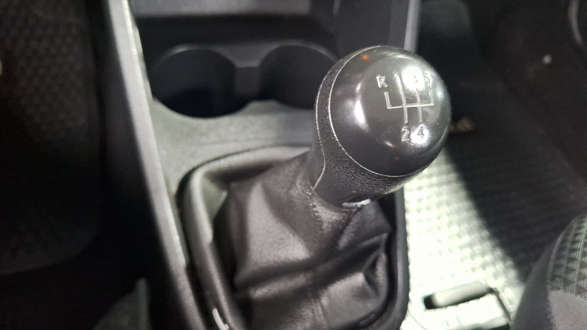 Volkswagen Voyage — foto 11 de 14