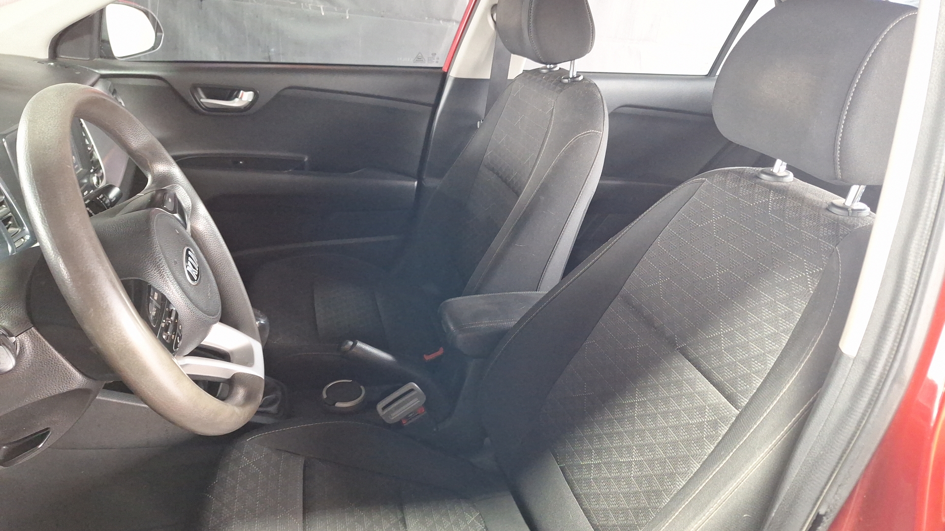 KIA Rio4 — foto 14 de 15