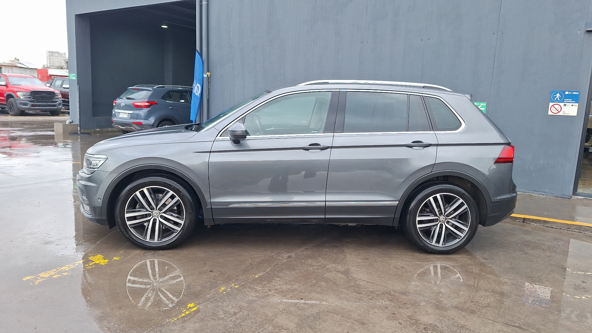 Volkswagen Tiguan — foto 2 de 16