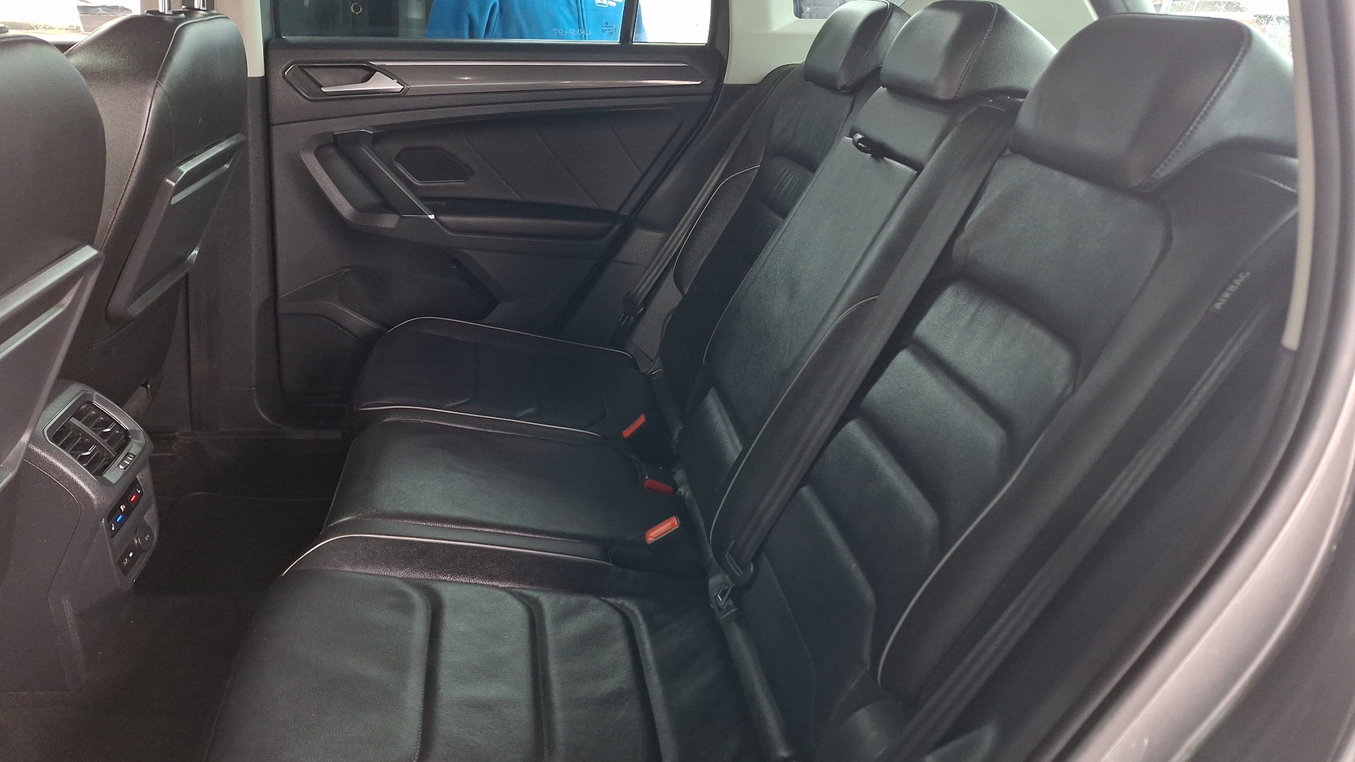 Volkswagen Tiguan — foto 14 de 16