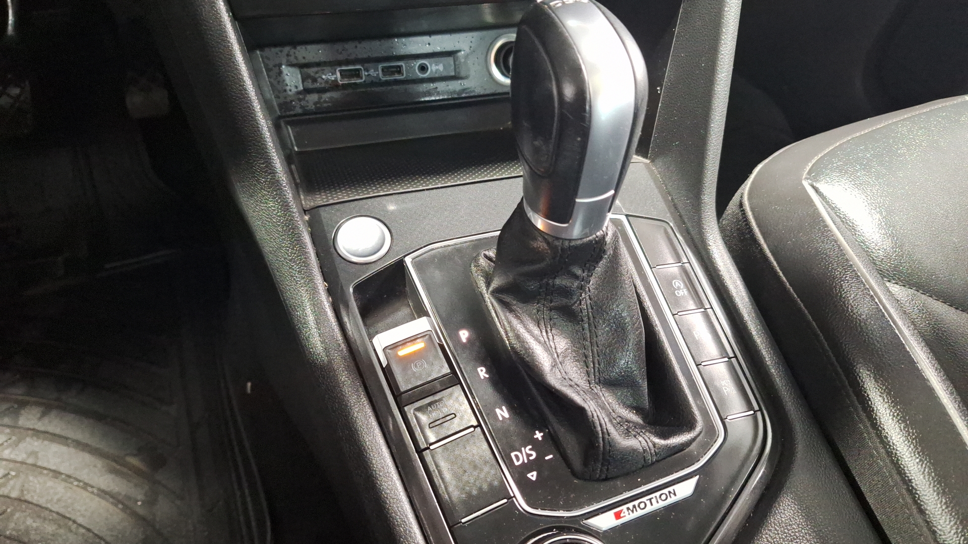 Volkswagen Tiguan — foto 11 de 16