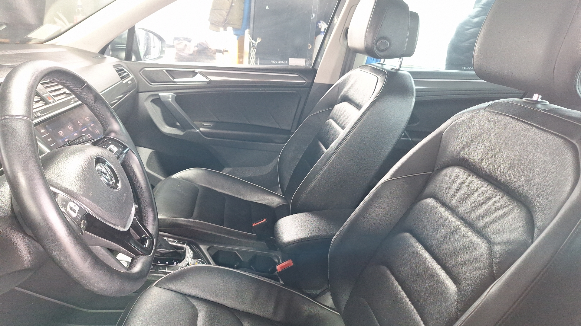 Volkswagen Tiguan — foto 15 de 16