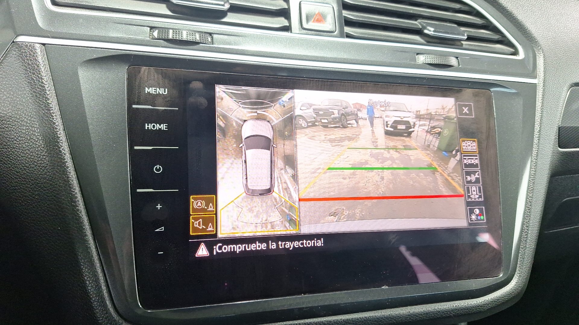 Volkswagen Tiguan — foto 12 de 16