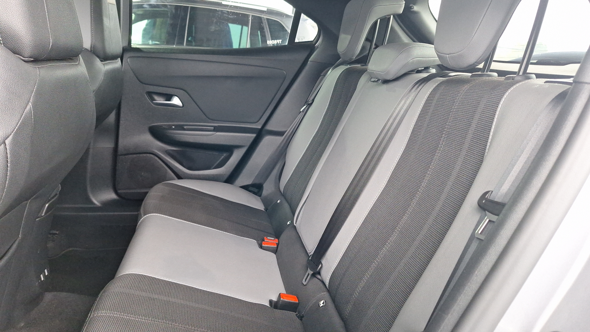 Opel Mokka — foto 13 de 15