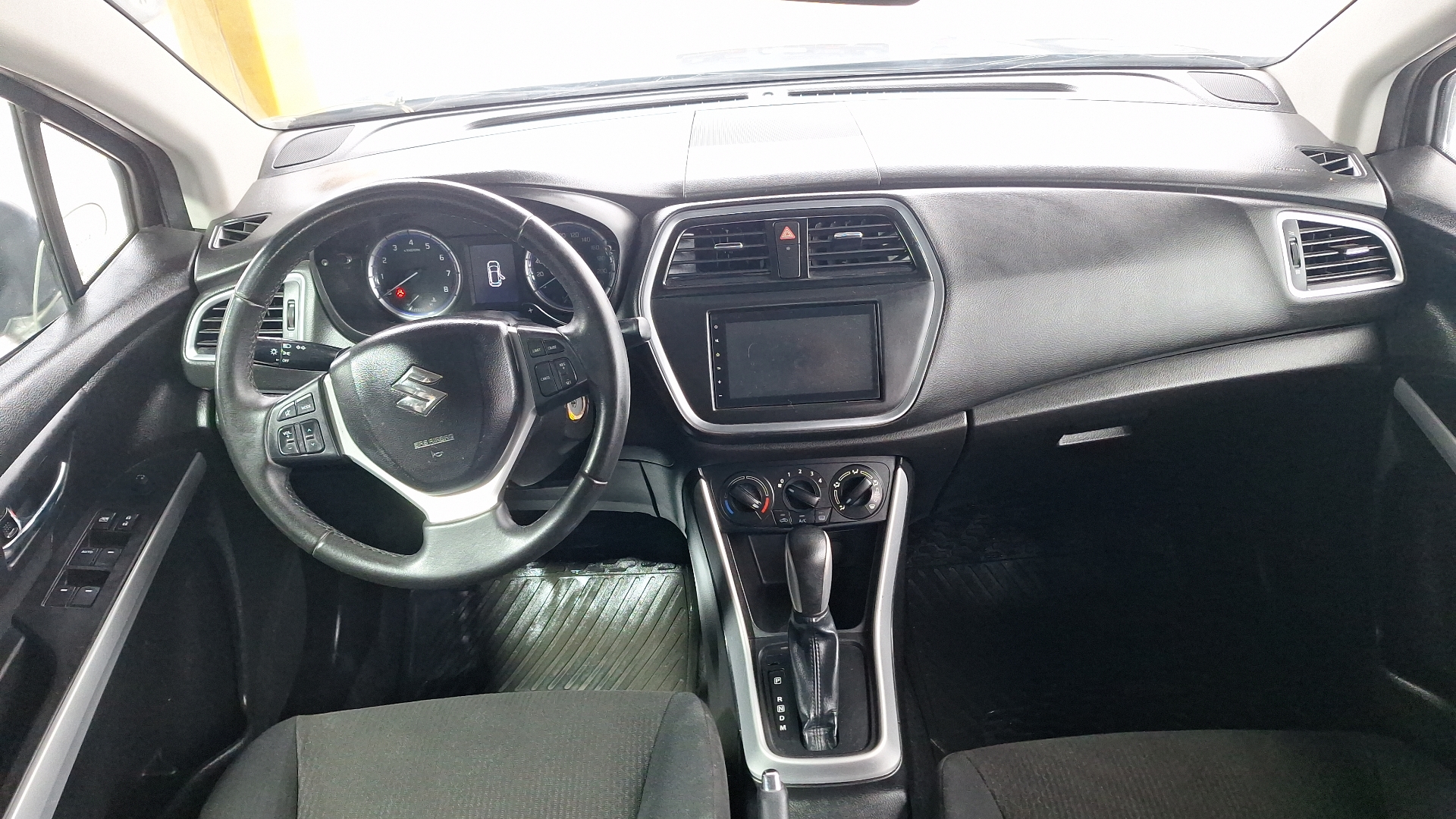 Suzuki S-Cross — foto 6 de 14