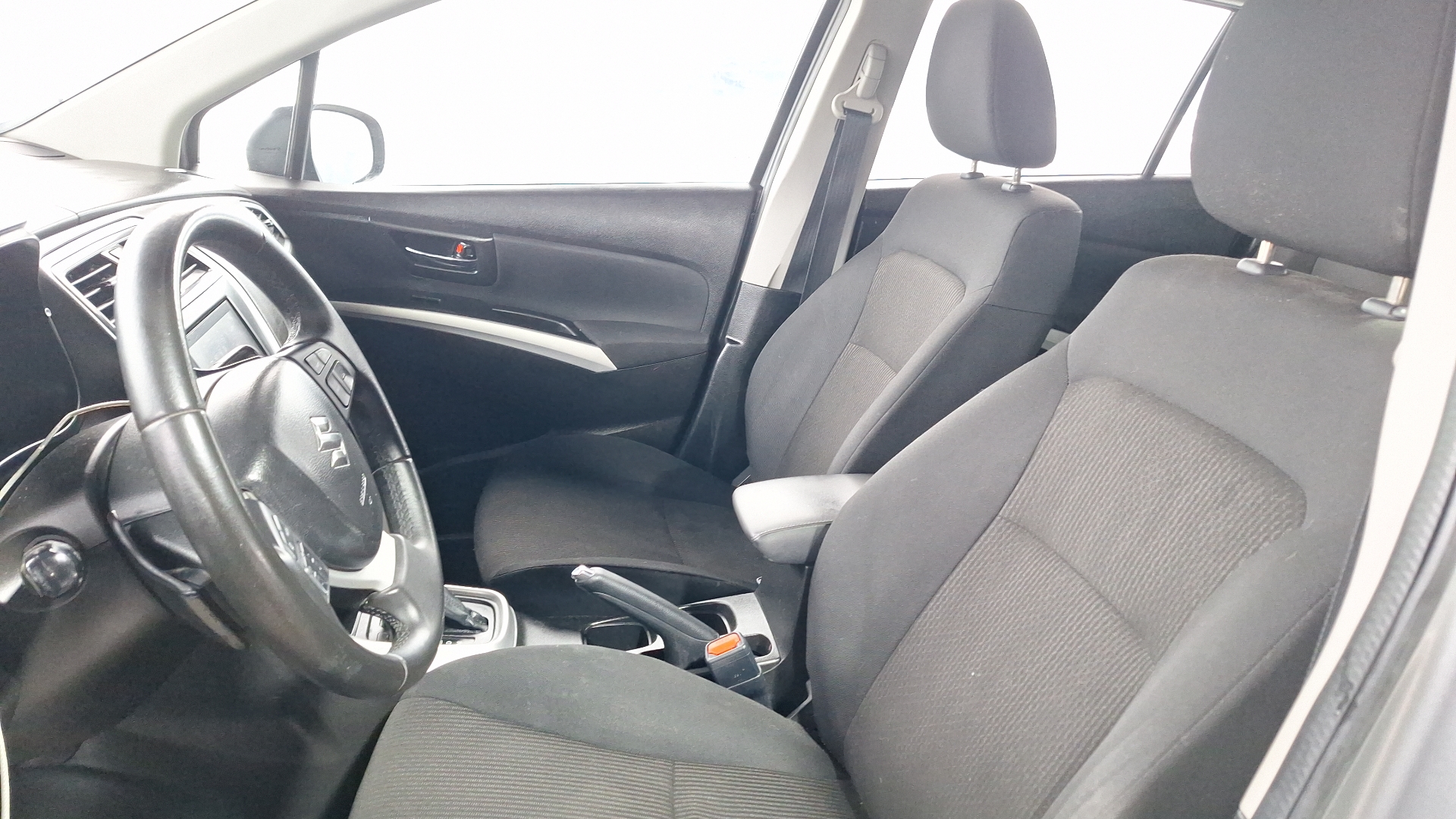 Suzuki S-Cross — foto 13 de 14
