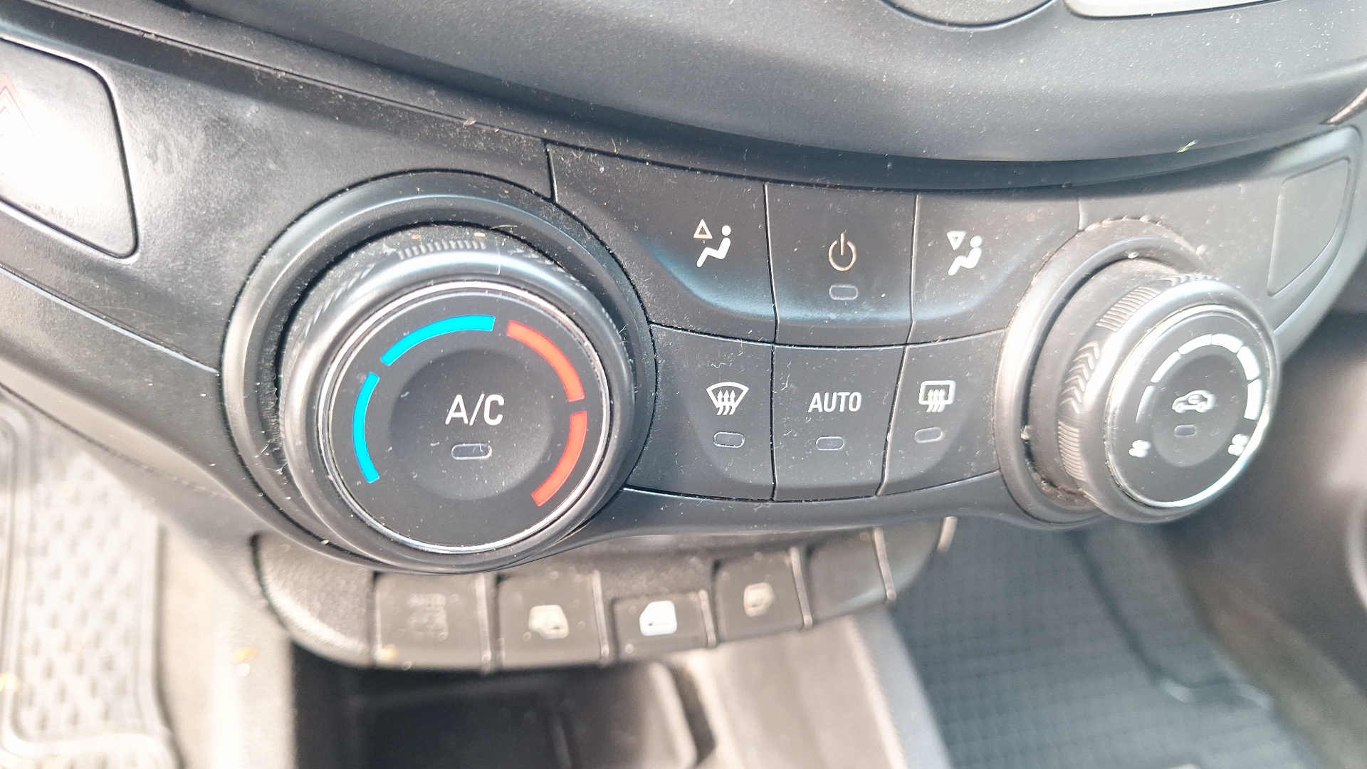 Chevrolet Sail — foto 14 de 14