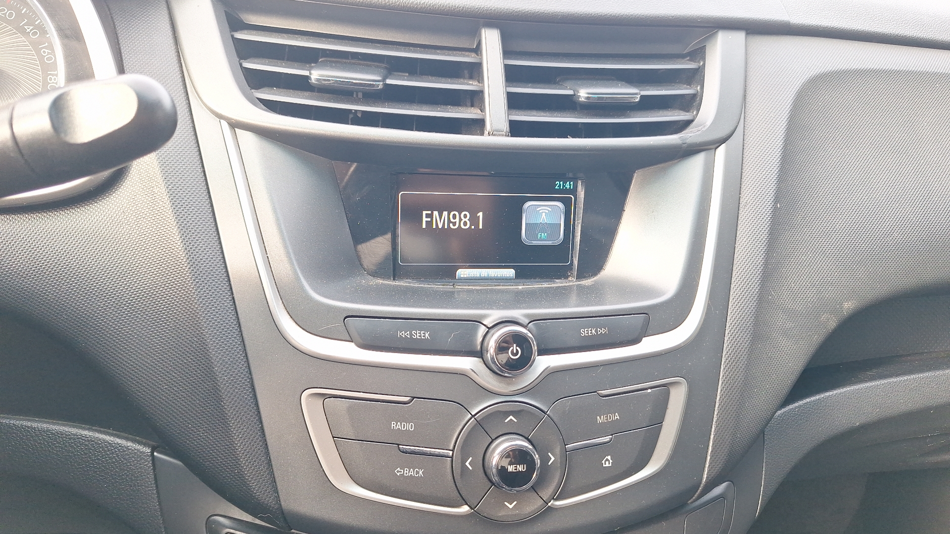 Chevrolet Sail — foto 10 de 14