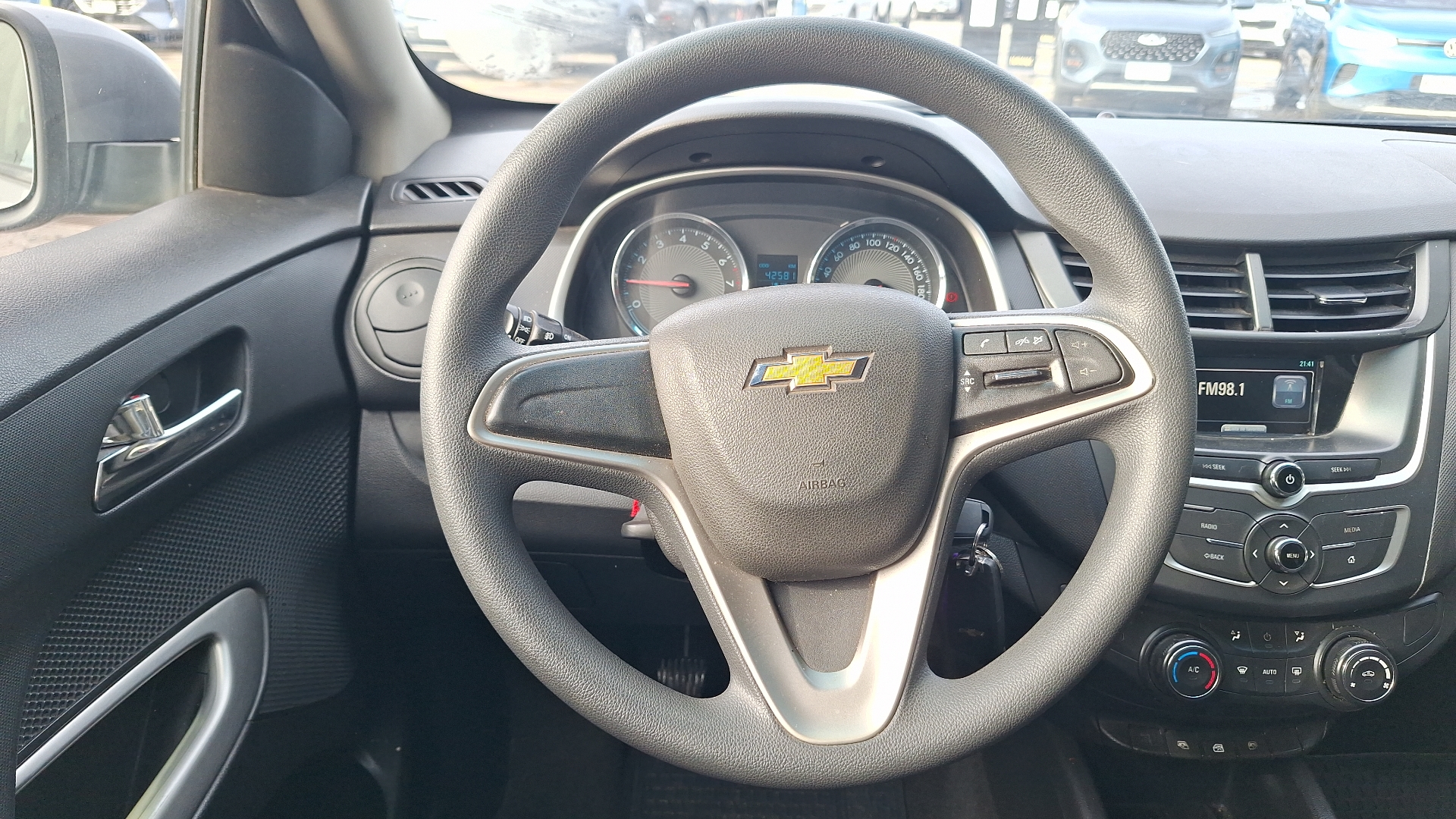 Chevrolet Sail — foto 8 de 14