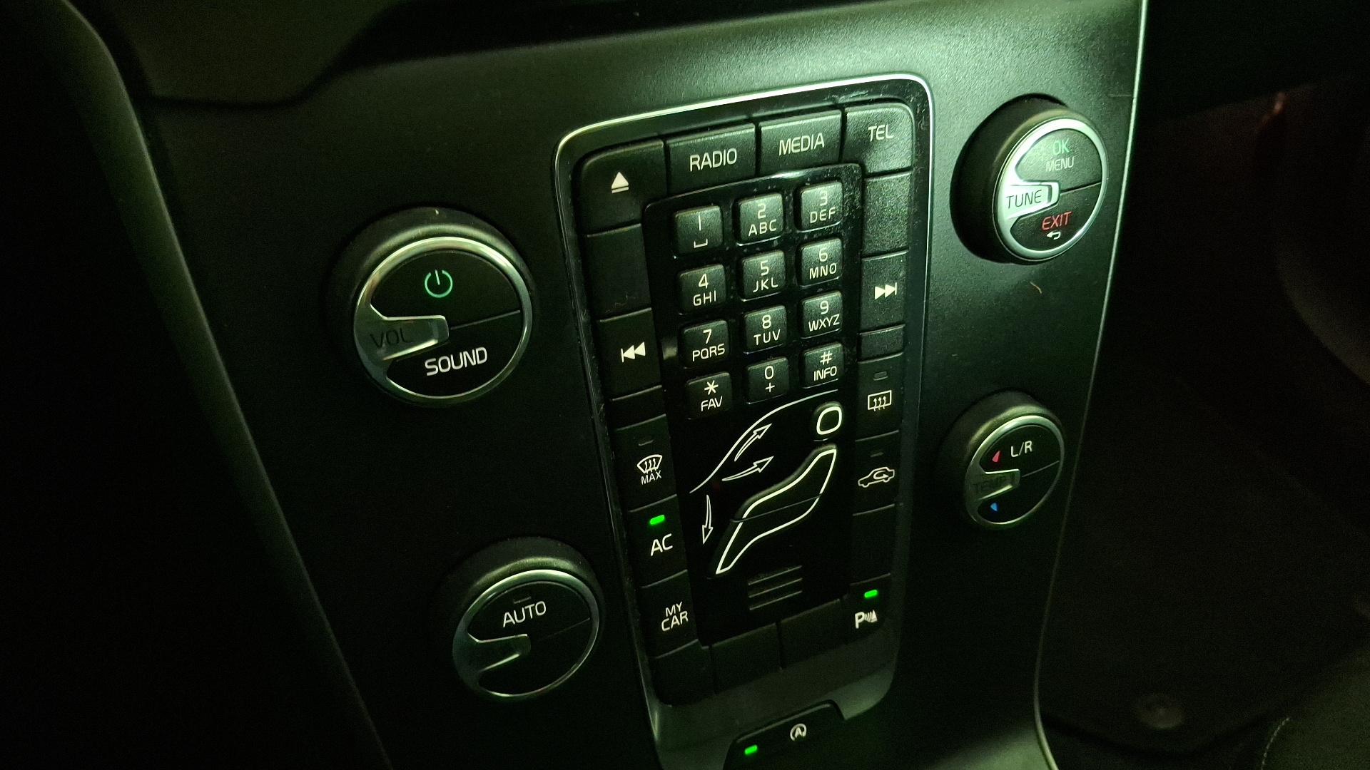 Volvo V40 — foto 10 de 15