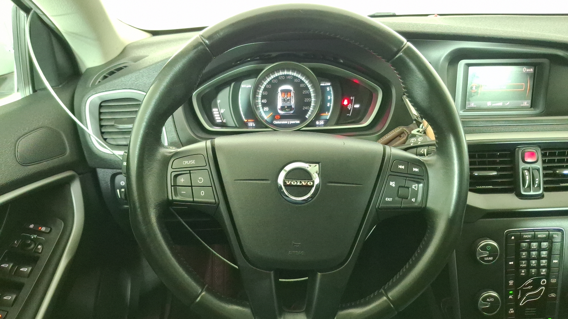 Volvo V40 — foto 8 de 15