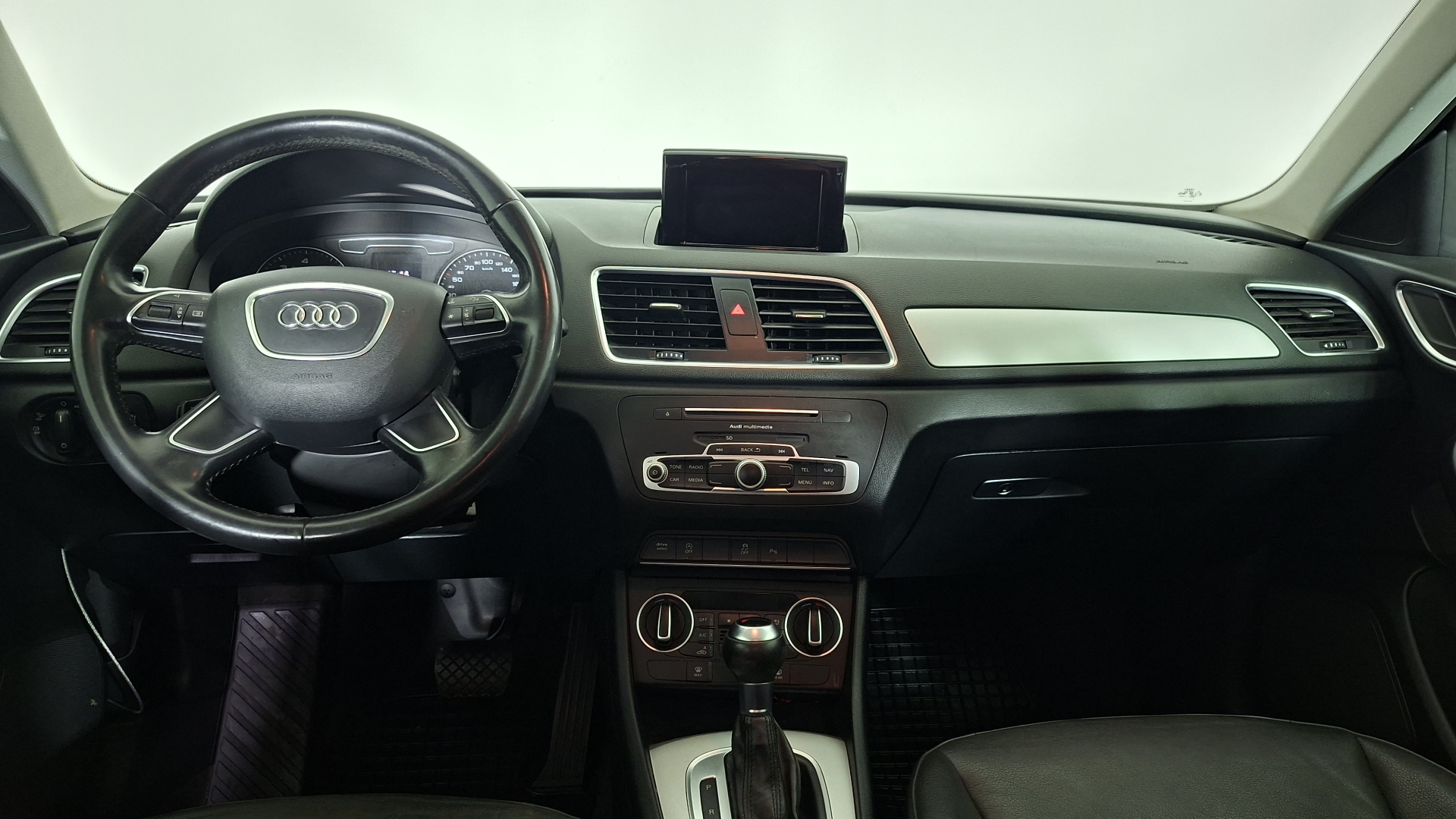 Audi Q3 — foto 8 de 17