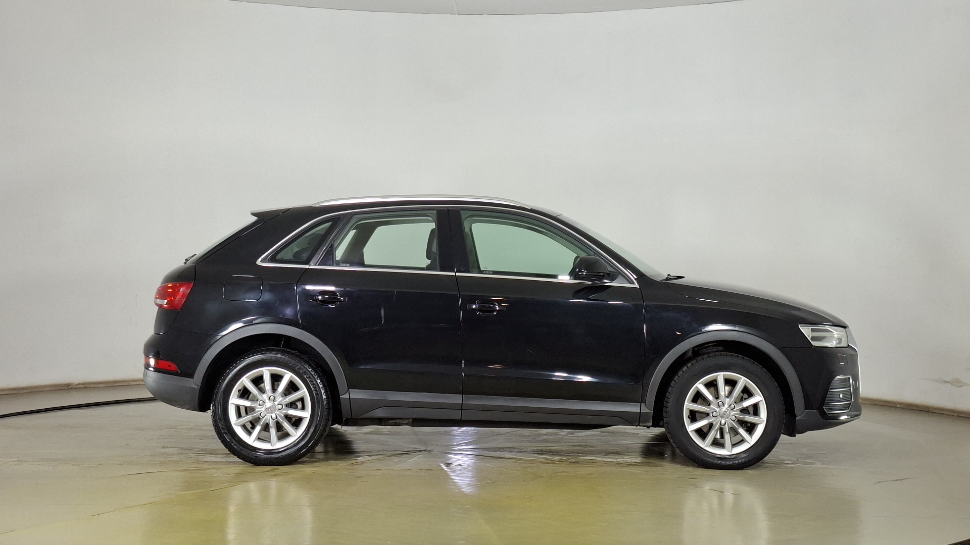 Audi Q3 — foto 4 de 17