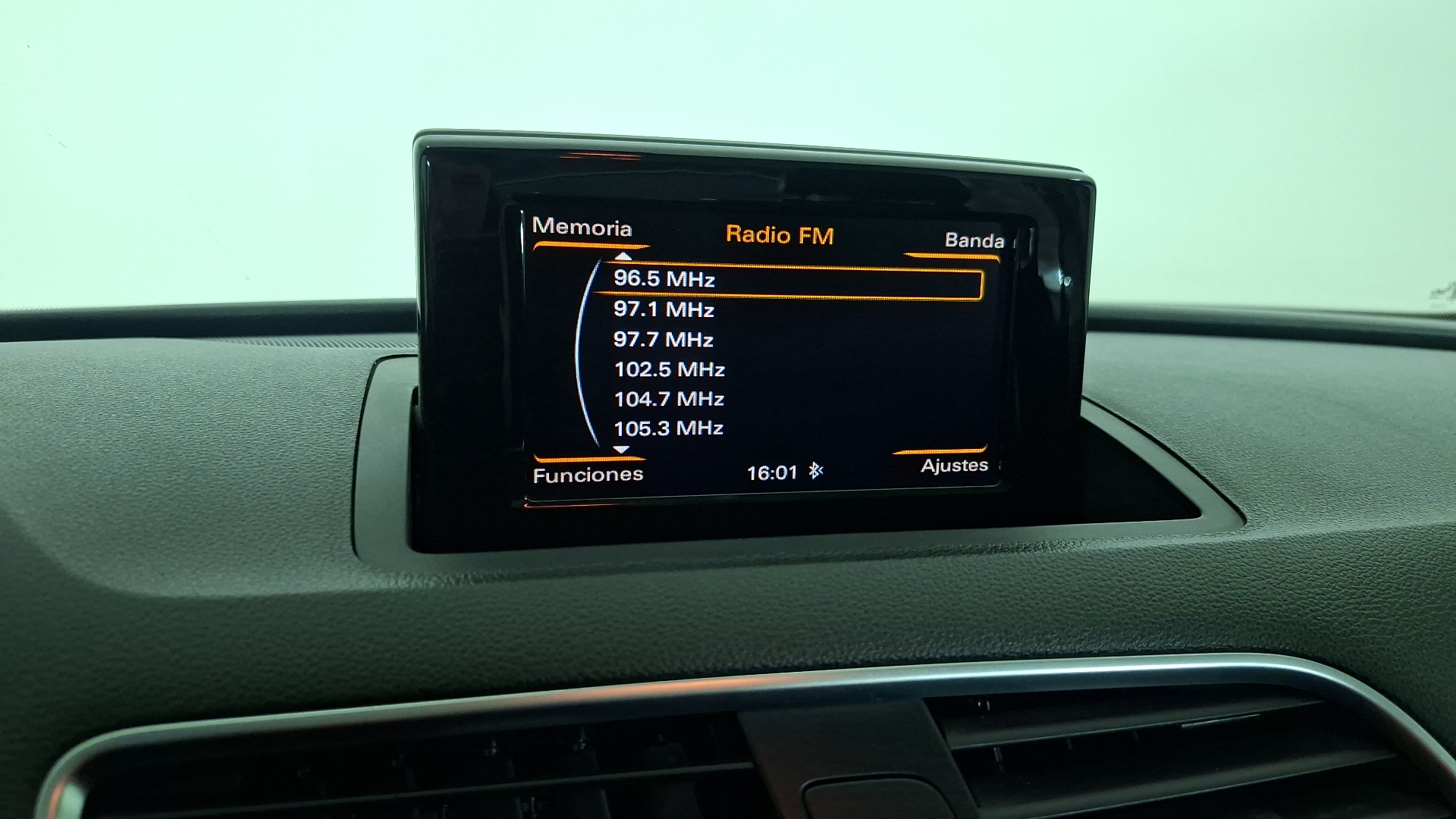 Audi Q3 — foto 11 de 17