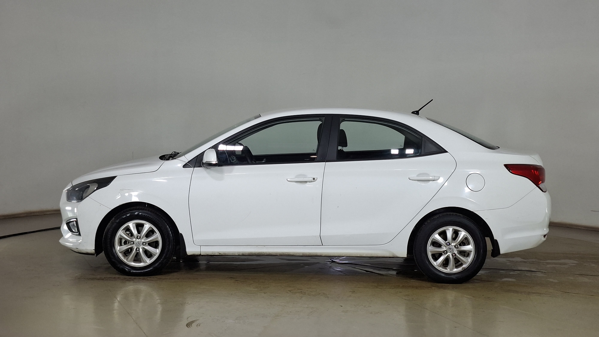 Hyundai Verna — foto 7 de 17