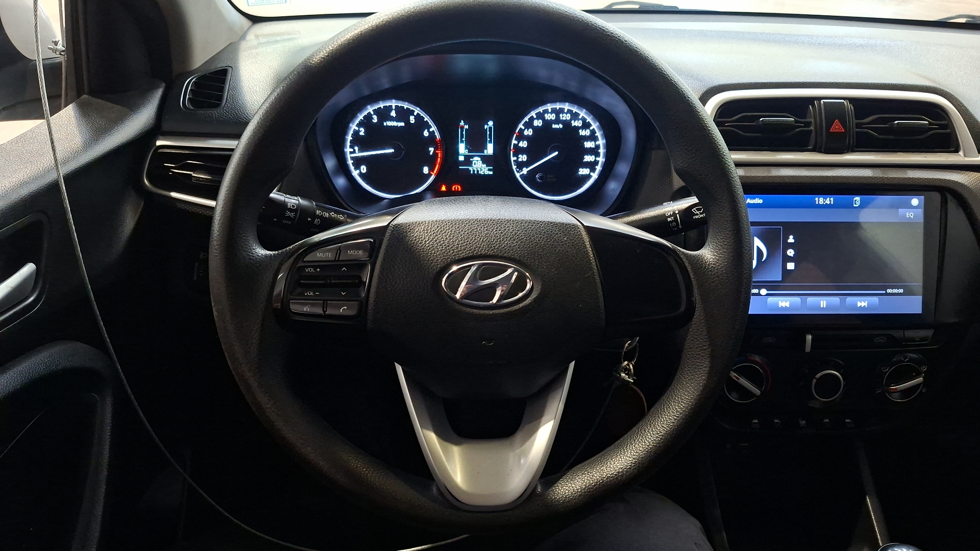 Hyundai Verna — foto 9 de 17