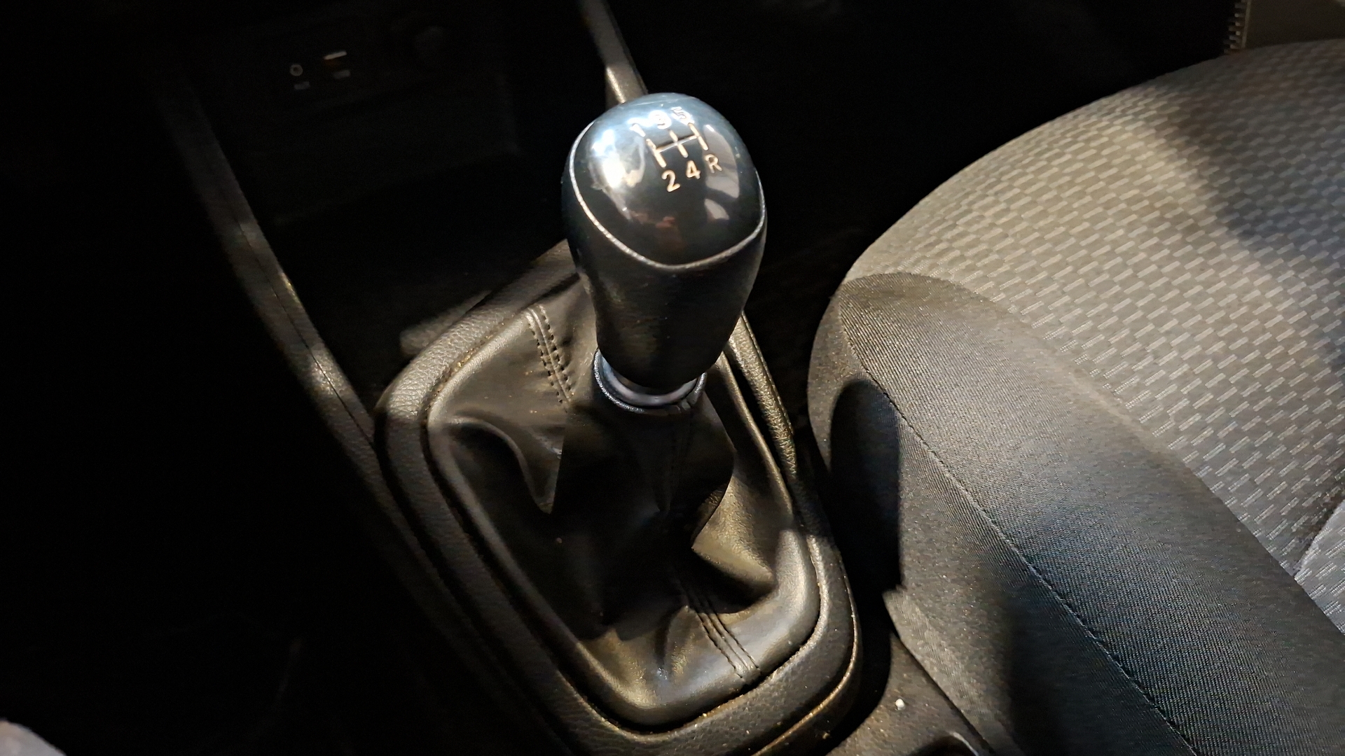 Hyundai Verna — foto 12 de 17