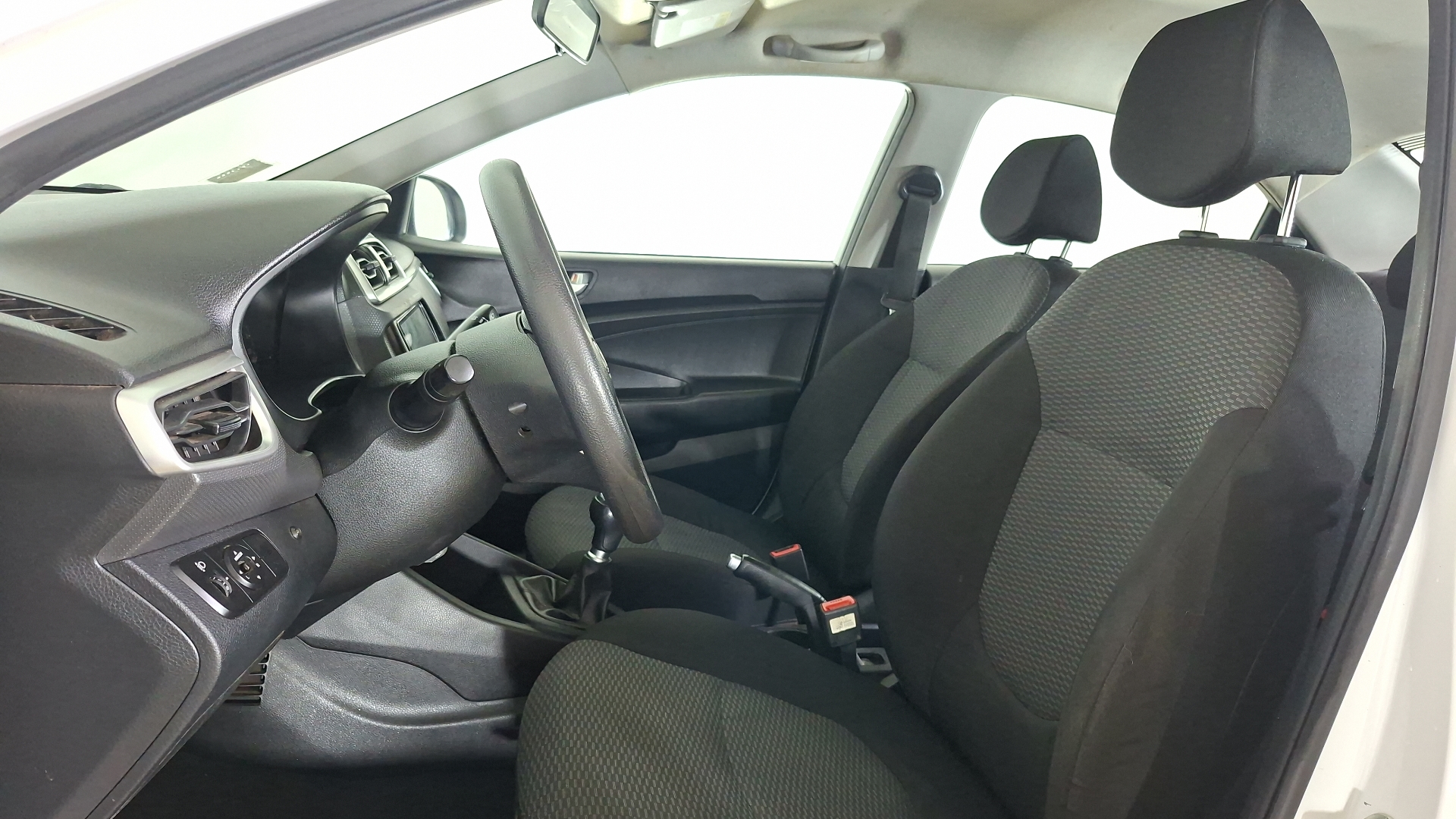 Hyundai Verna — foto 13 de 17