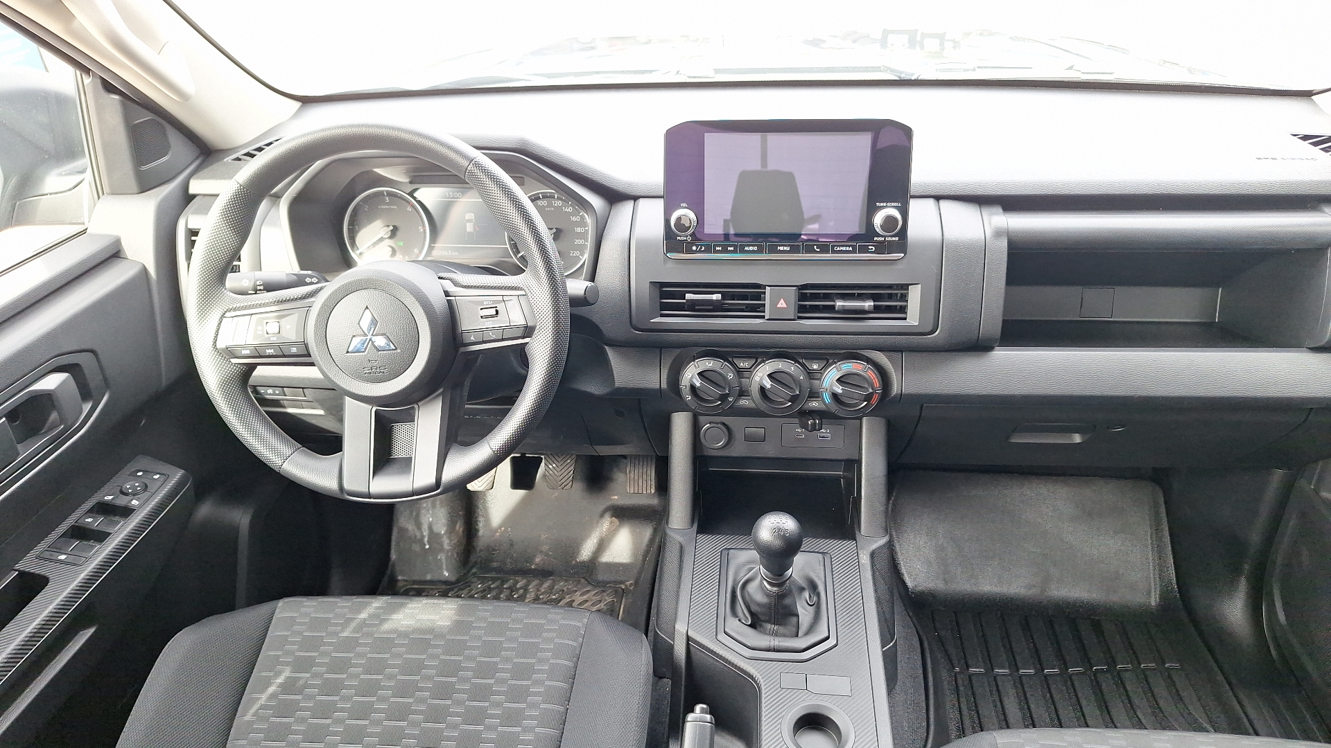 Mitsubishi L200 — foto 6 de 15
