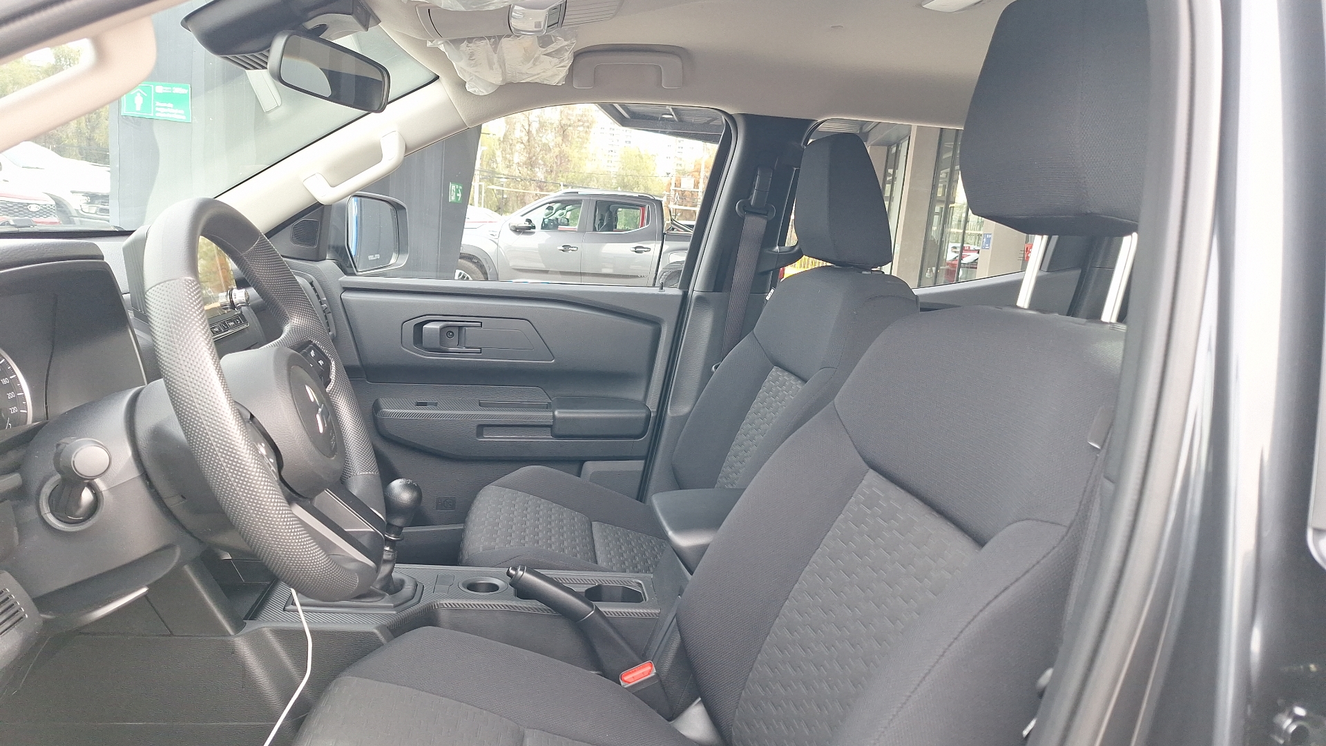 Mitsubishi L200 — foto 14 de 15
