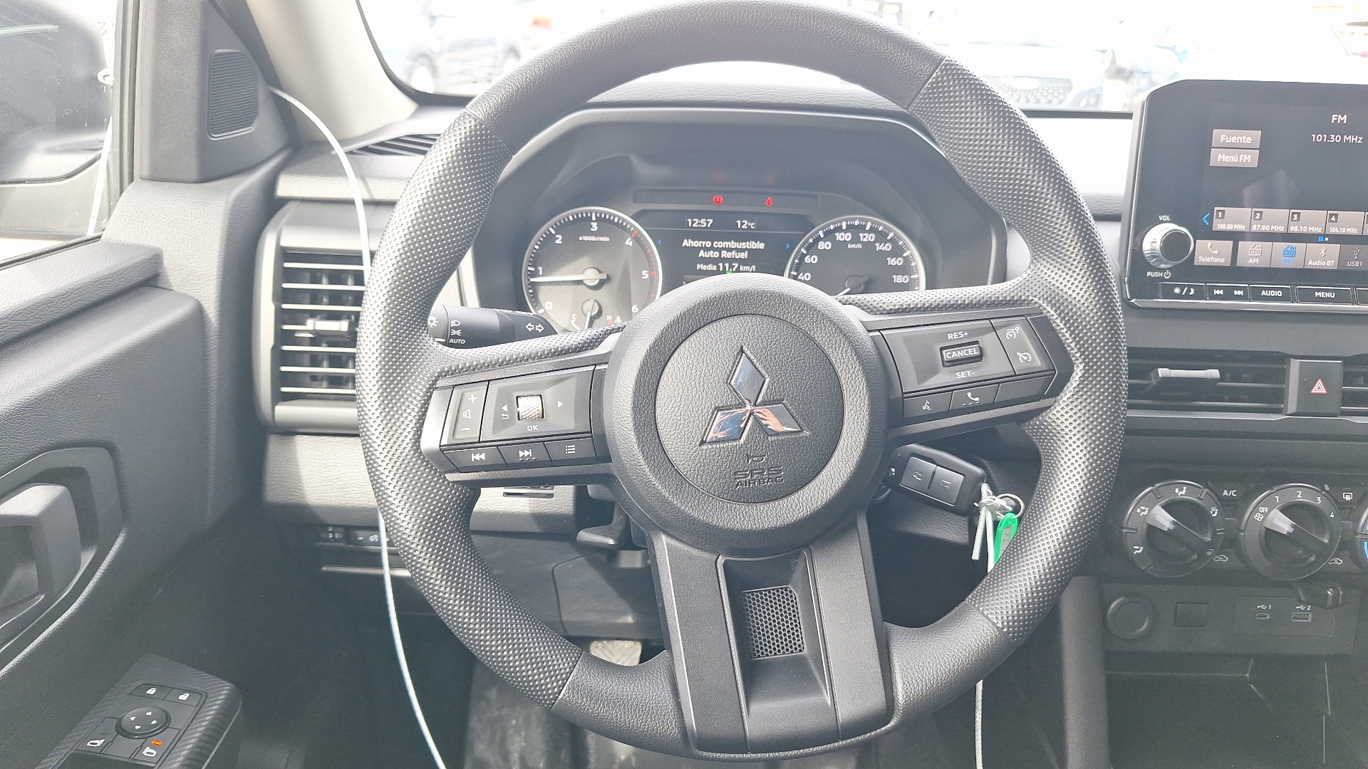 Mitsubishi L200 — foto 8 de 15