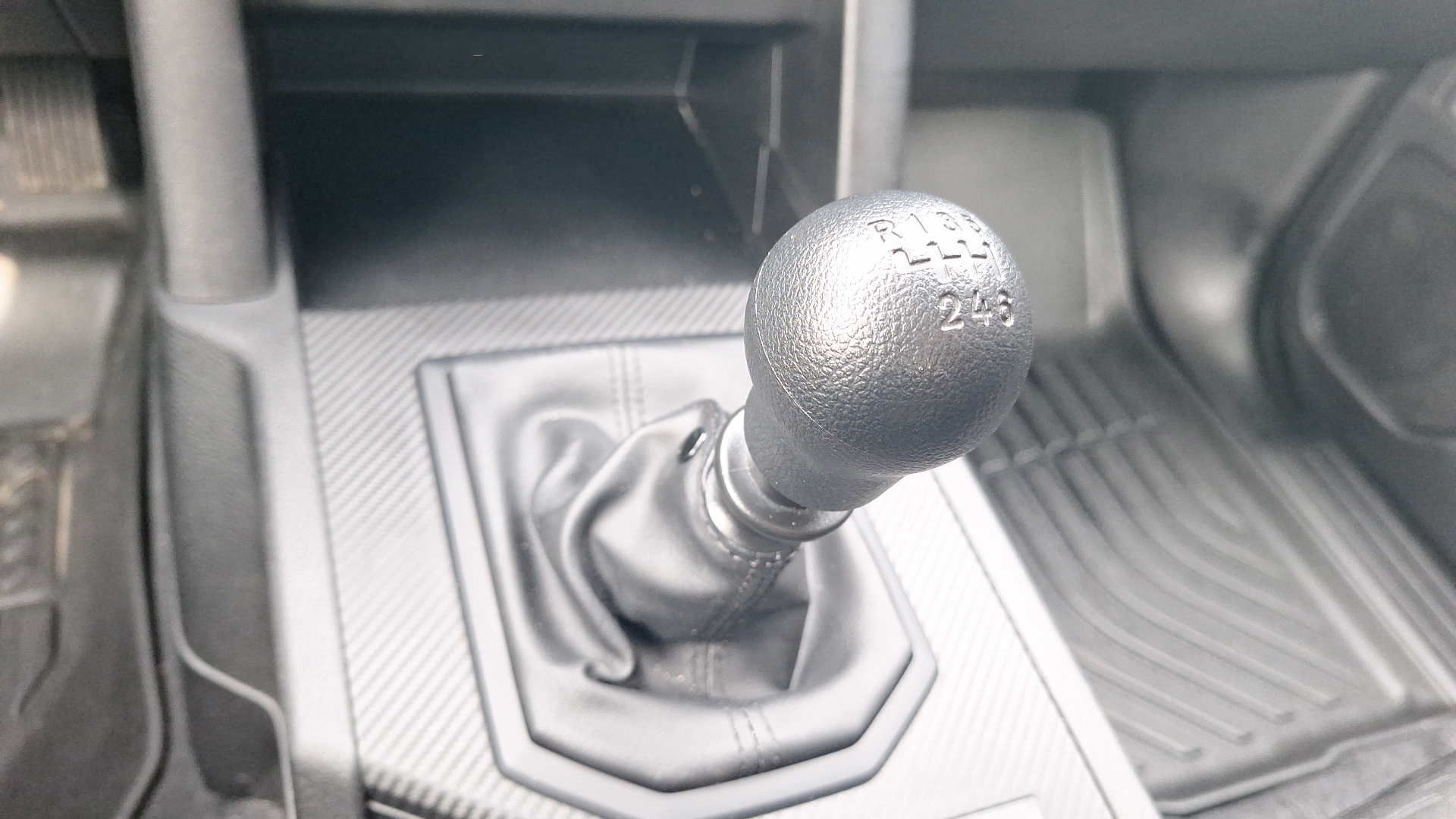 Mitsubishi L200 — foto 11 de 15