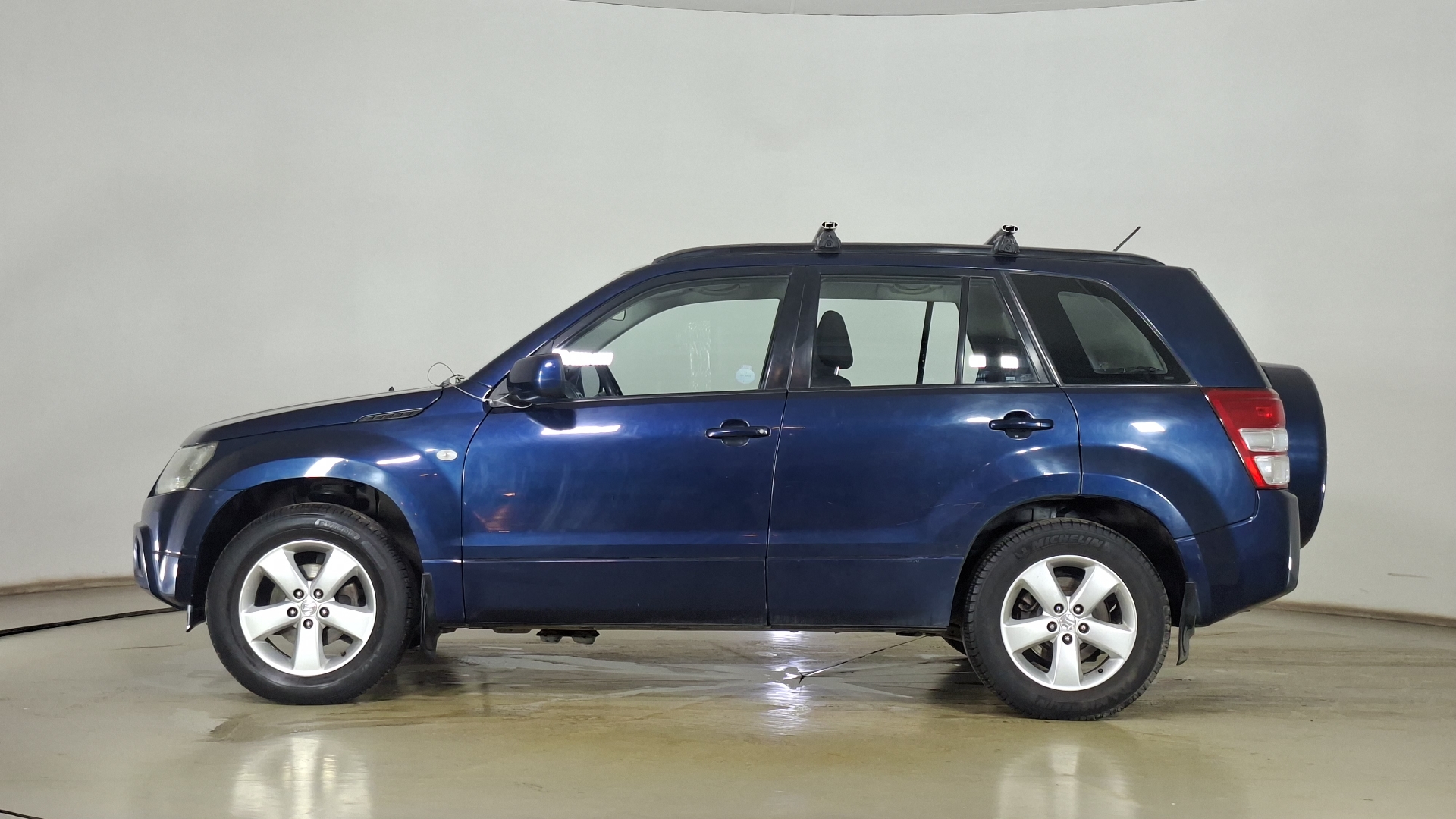 Suzuki Grandnomade — foto 7 de 15