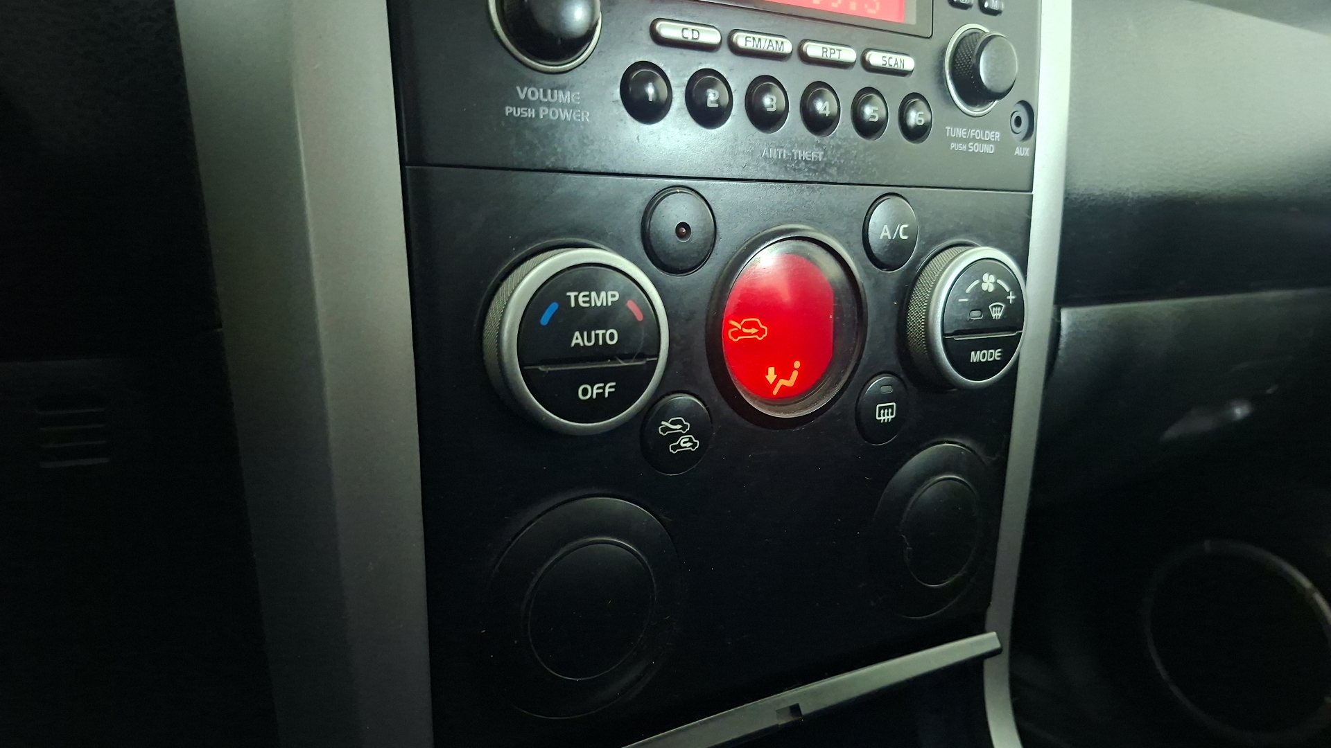 Suzuki Grandnomade — foto 14 de 15