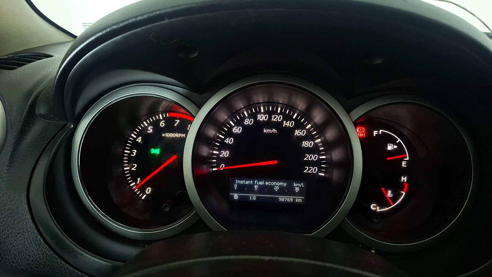 Suzuki Grandnomade — foto 9 de 15