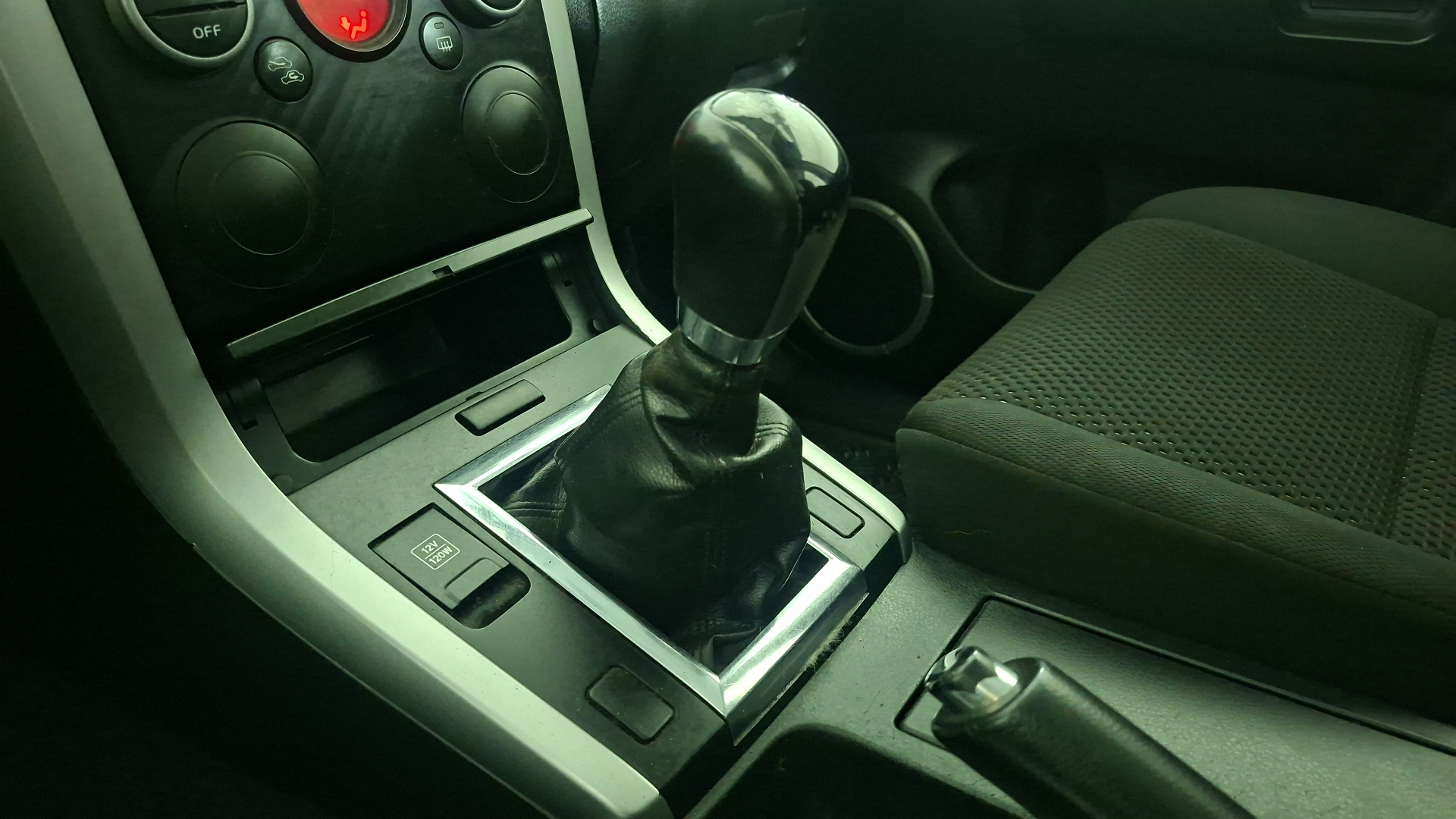 Suzuki Grandnomade — foto 11 de 15