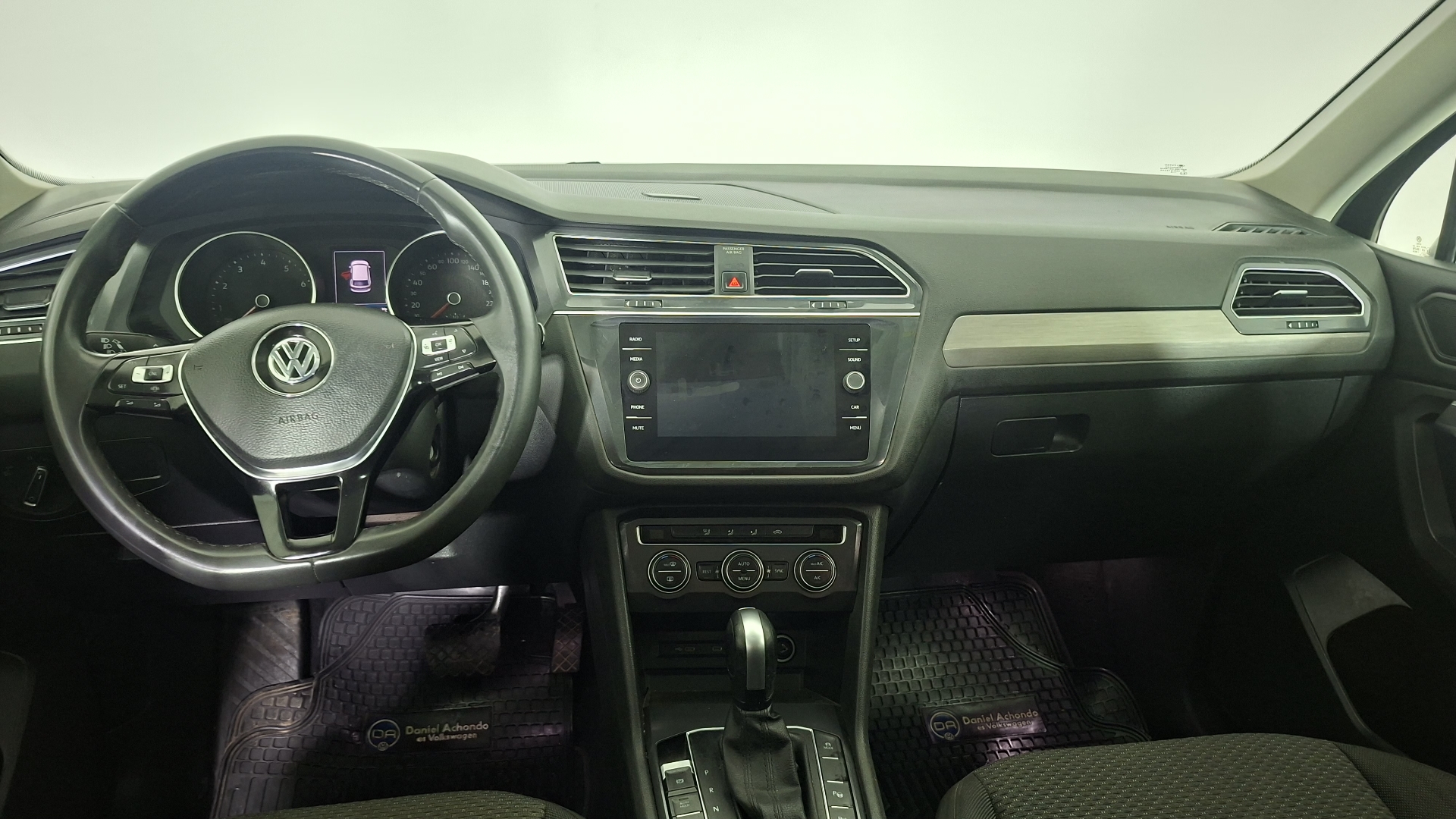 Volkswagen Tiguan — foto 8 de 17