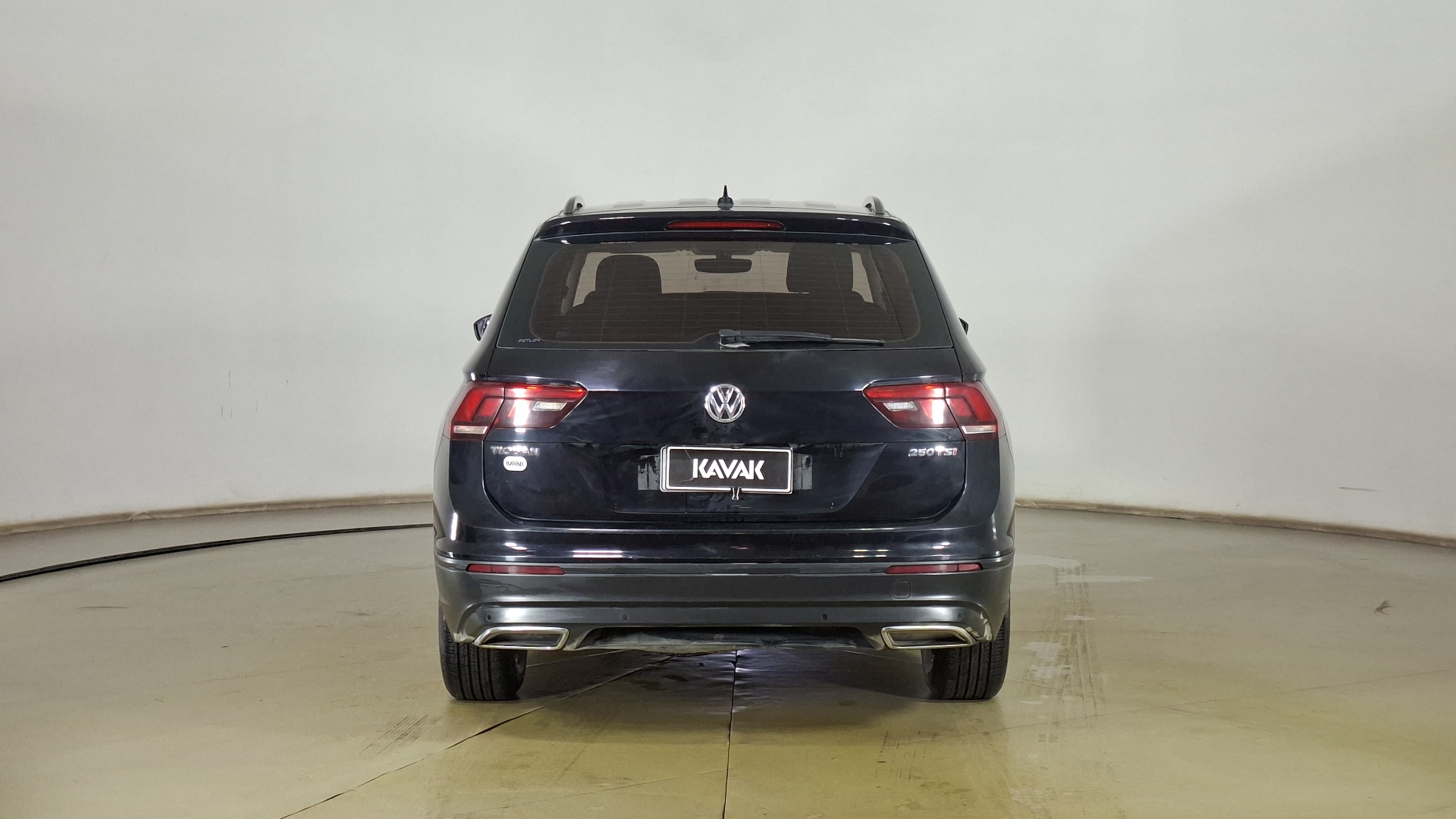 Volkswagen Tiguan — foto 5 de 17