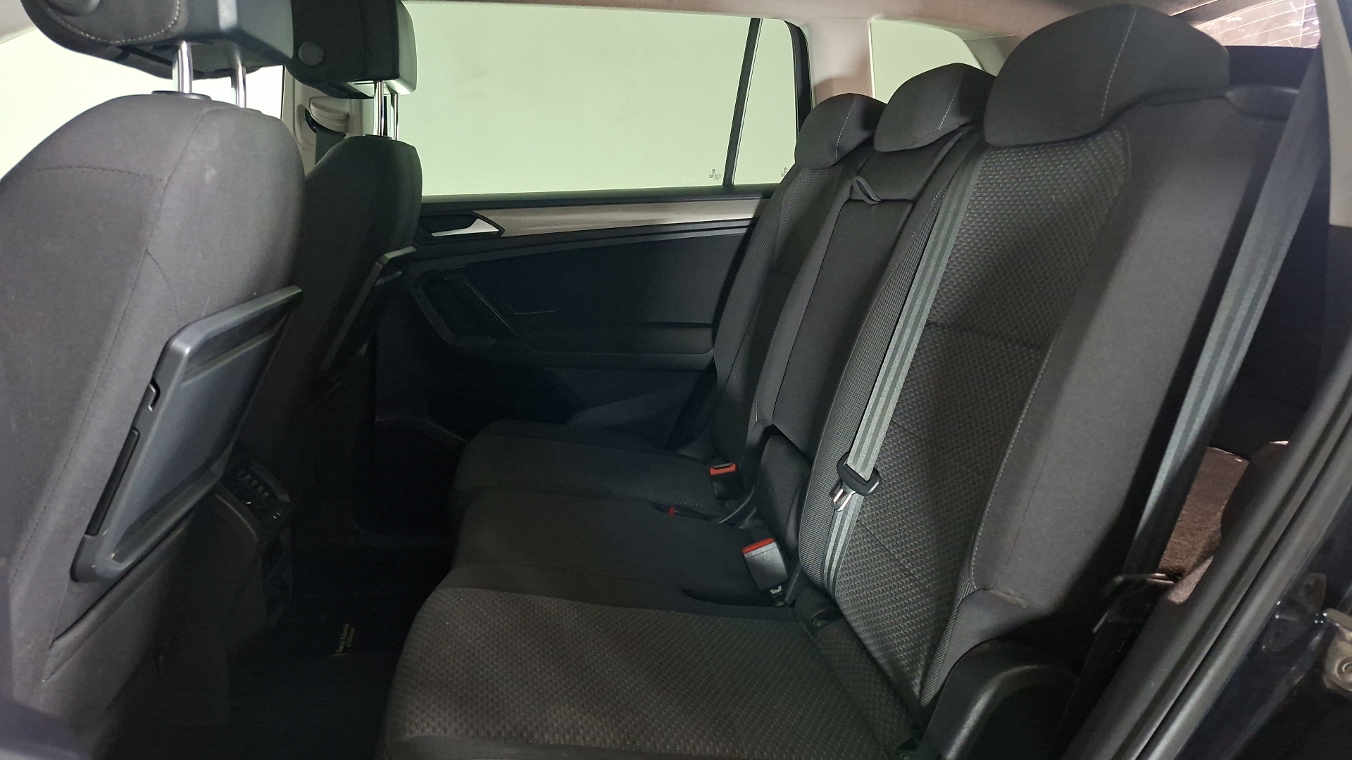 Volkswagen Tiguan — foto 15 de 17