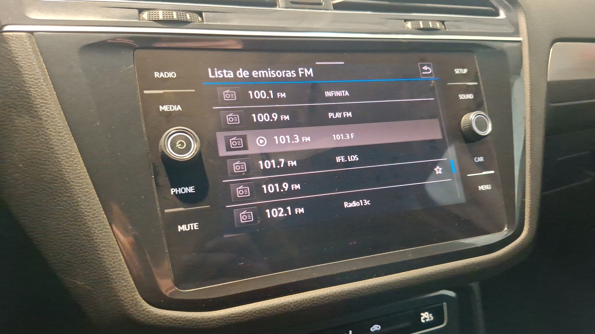 Volkswagen Tiguan — foto 11 de 17