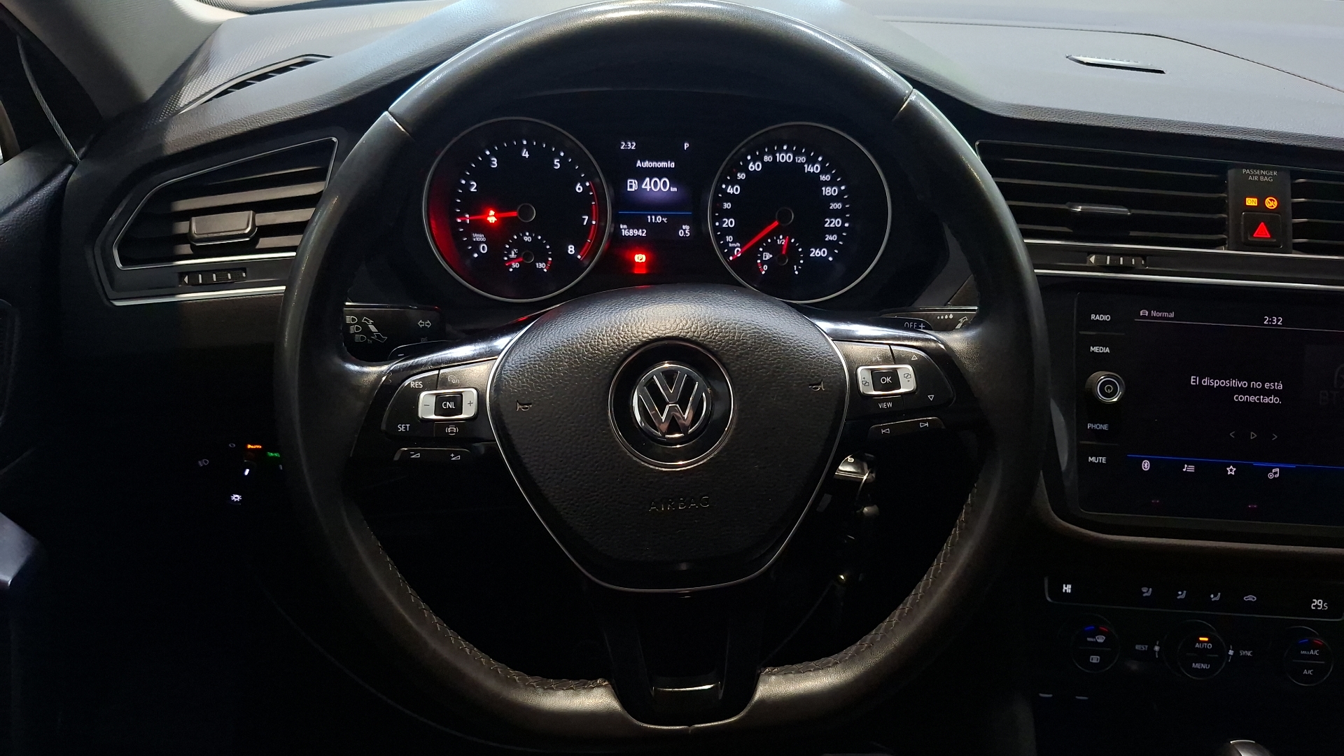 Volkswagen Tiguan — foto 9 de 17