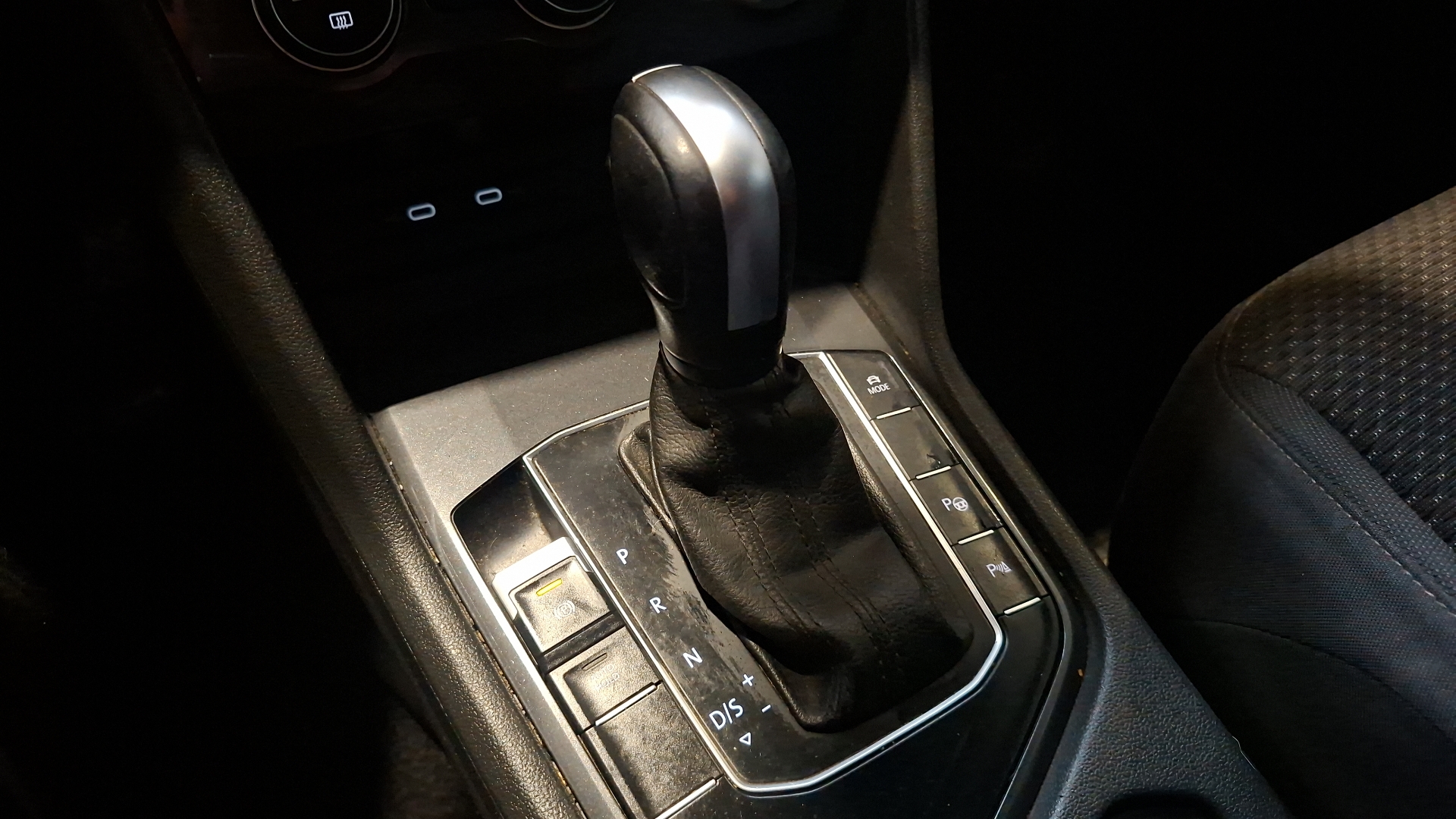 Volkswagen Tiguan — foto 12 de 17