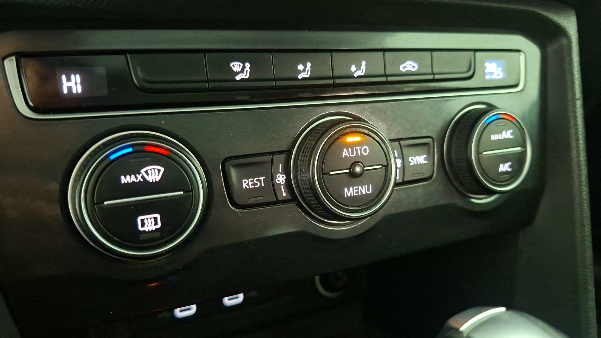 Volkswagen Tiguan — foto 16 de 17