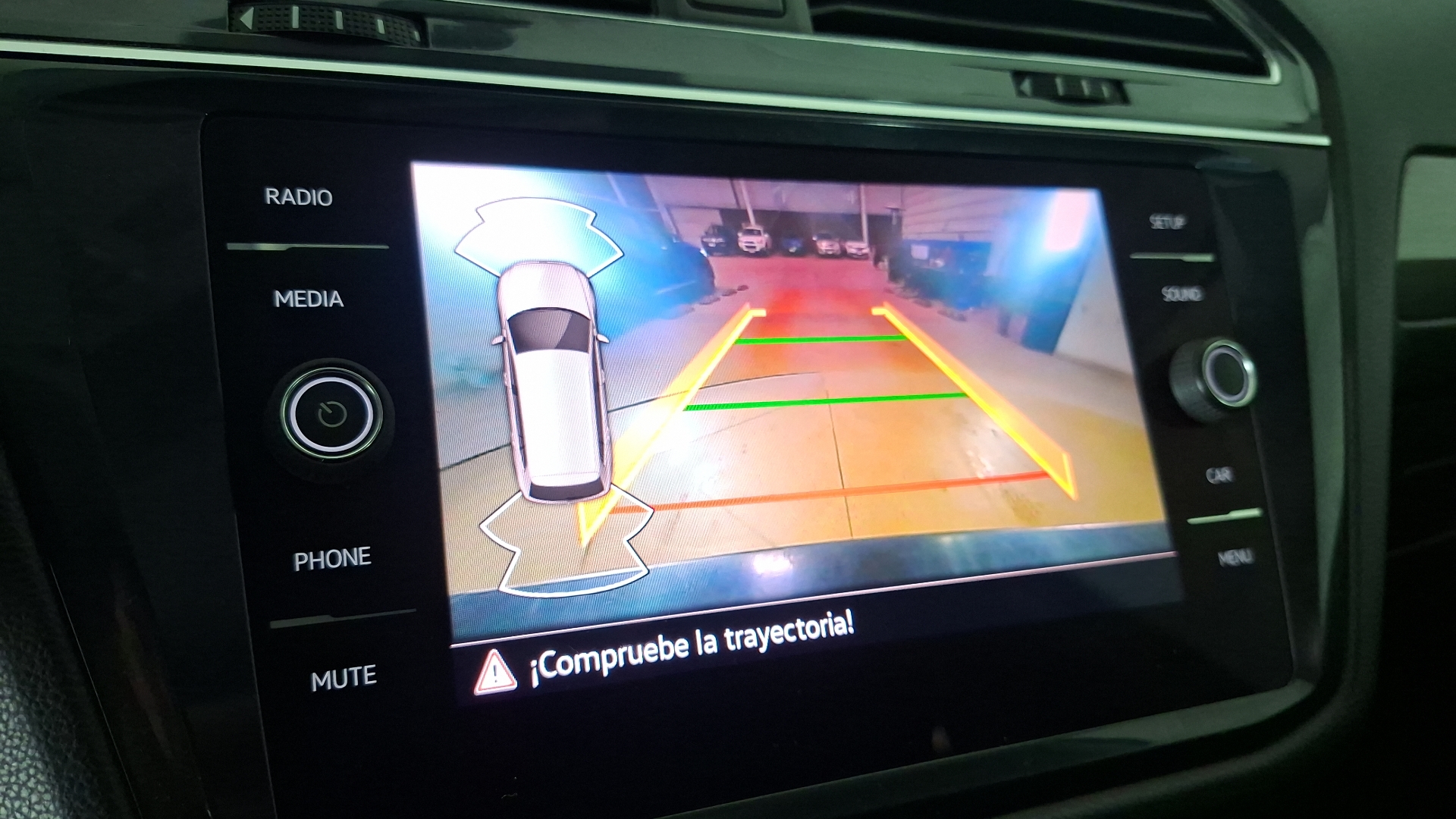 Volkswagen Tiguan — foto 13 de 17