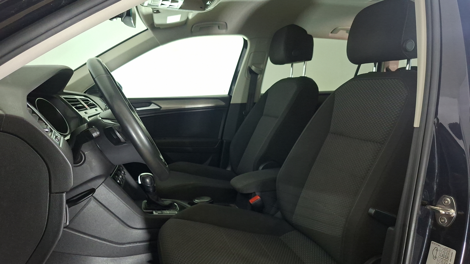 Volkswagen Tiguan — foto 14 de 17