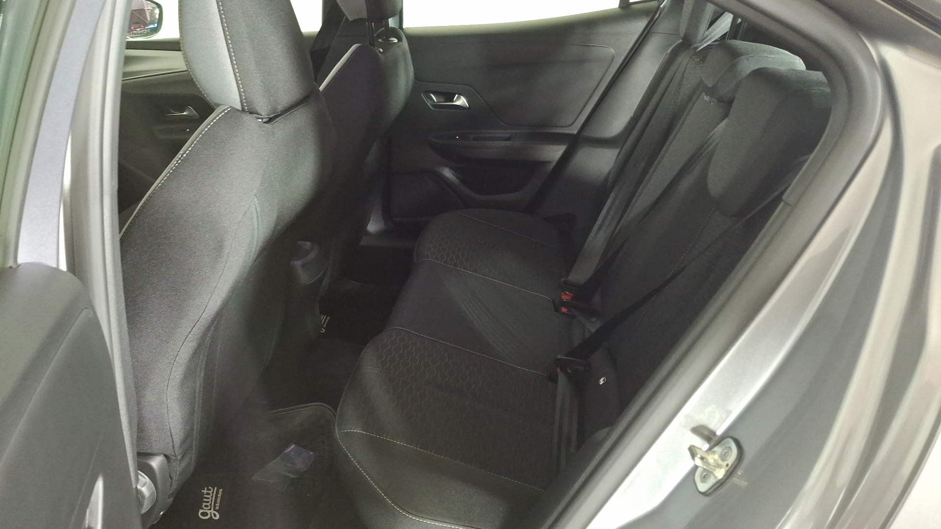 Opel Mokka — foto 14 de 16