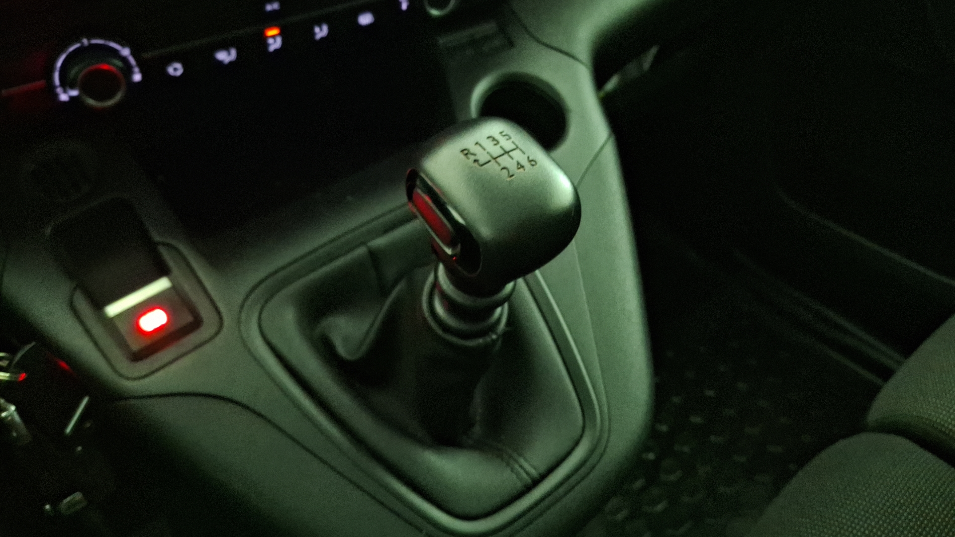 Opel Combo — foto 11 de 14
