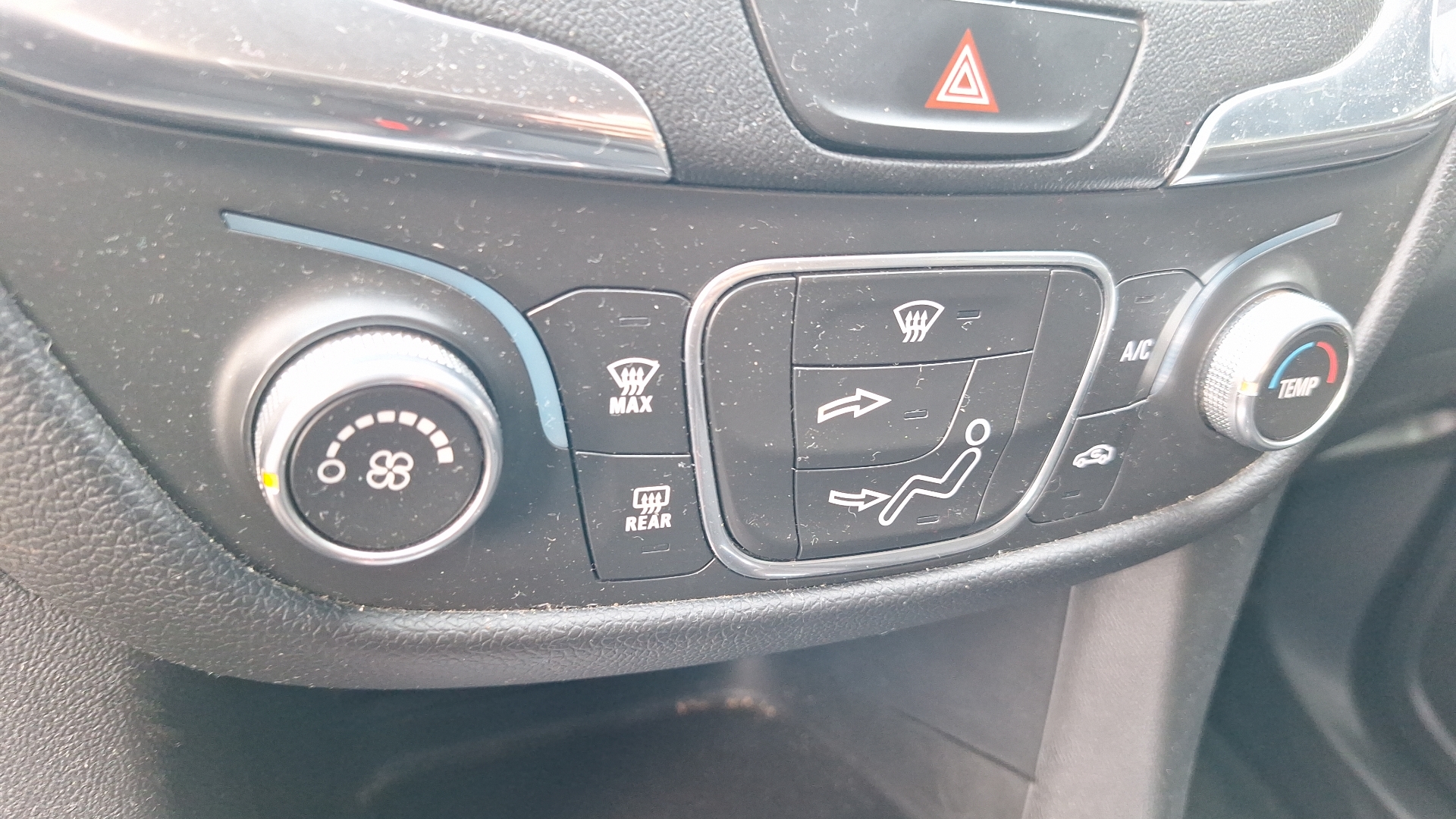 Chevrolet Equinox — foto 14 de 14
