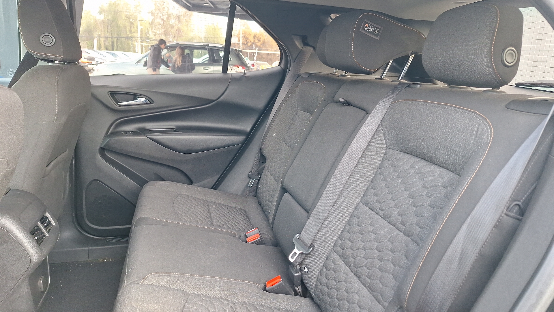 Chevrolet Equinox — foto 12 de 14