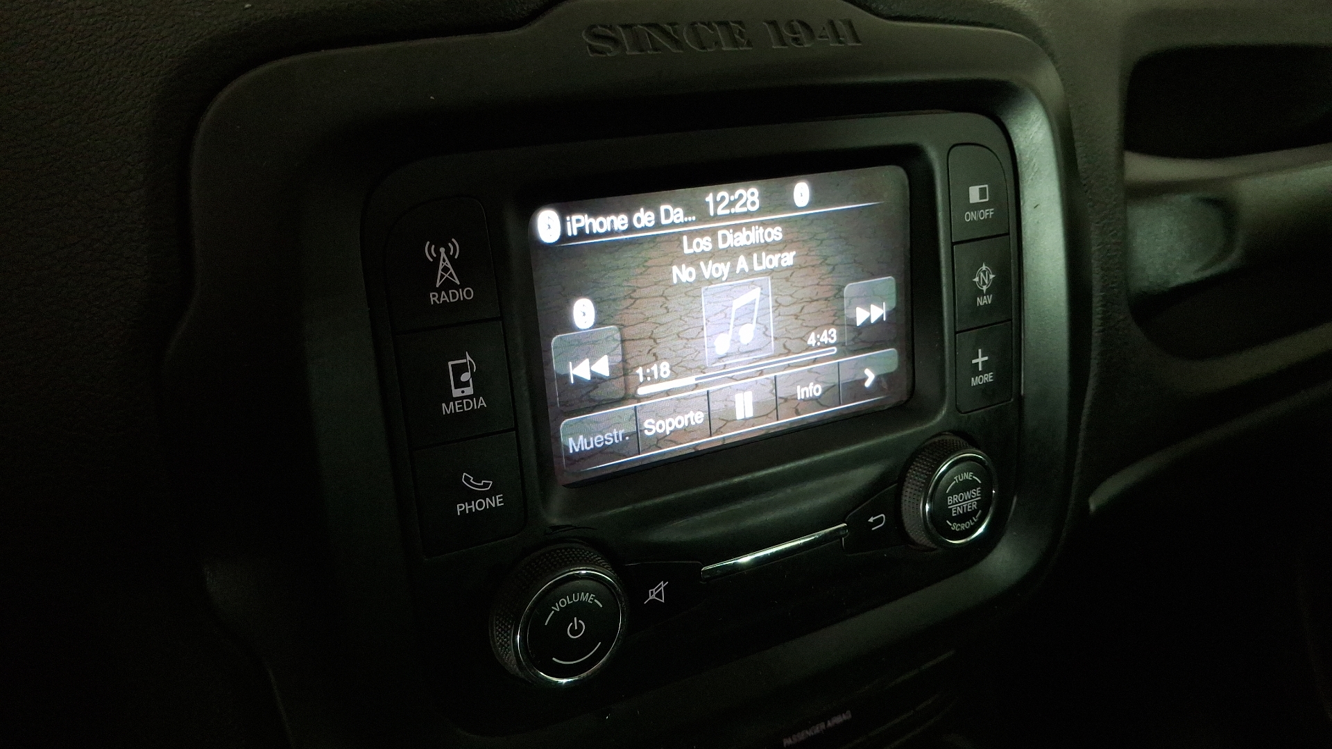 Jeep Renegade — foto 10 de 15