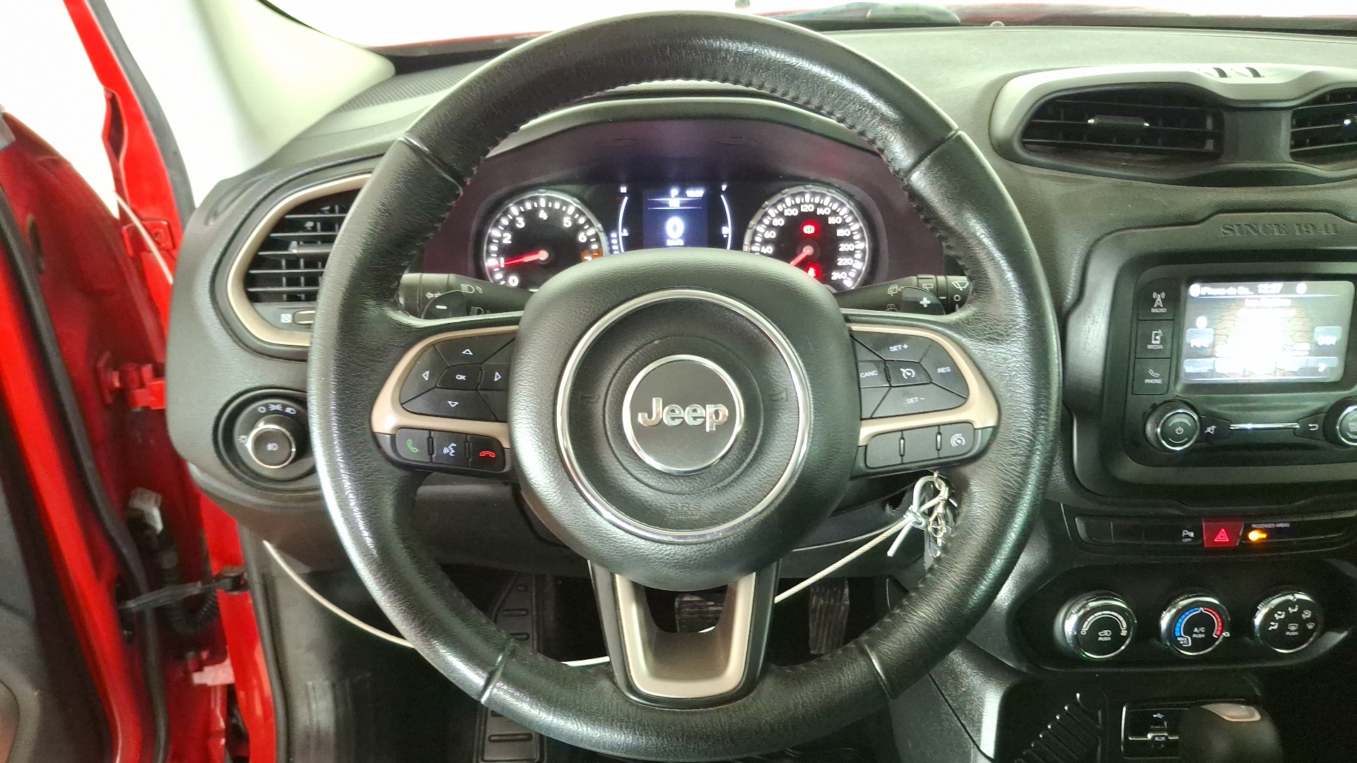 Jeep Renegade — foto 8 de 15