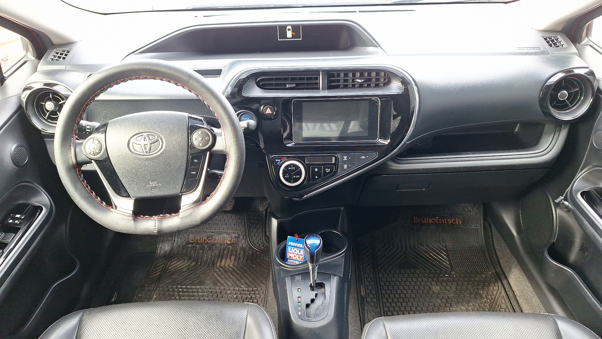 Toyota Prius — foto 6 de 15