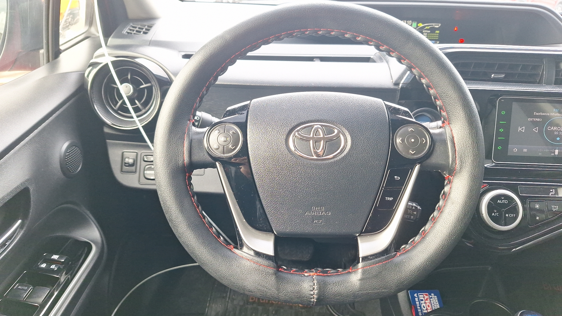 Toyota Prius — foto 8 de 15
