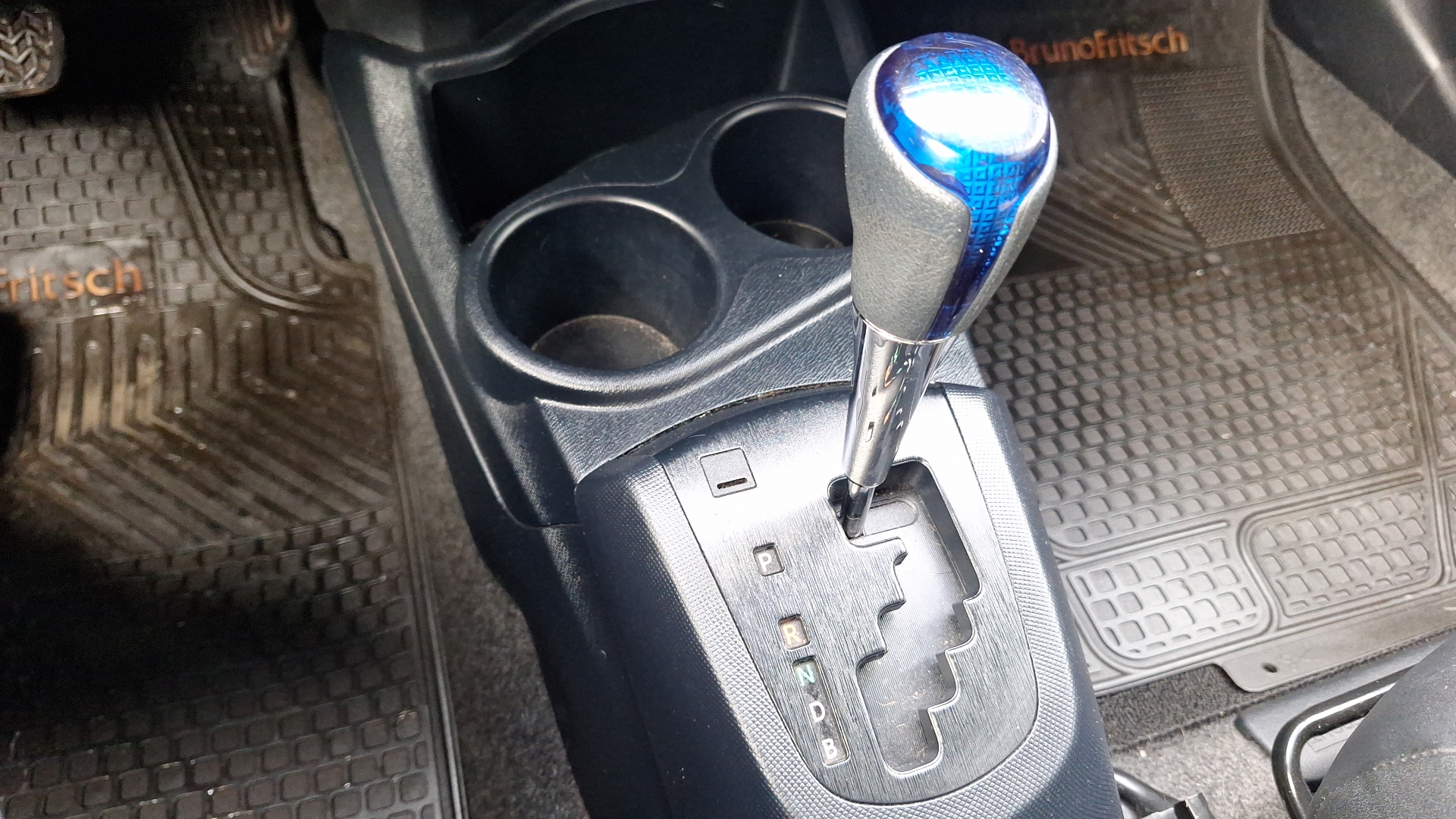 Toyota Prius — foto 11 de 15