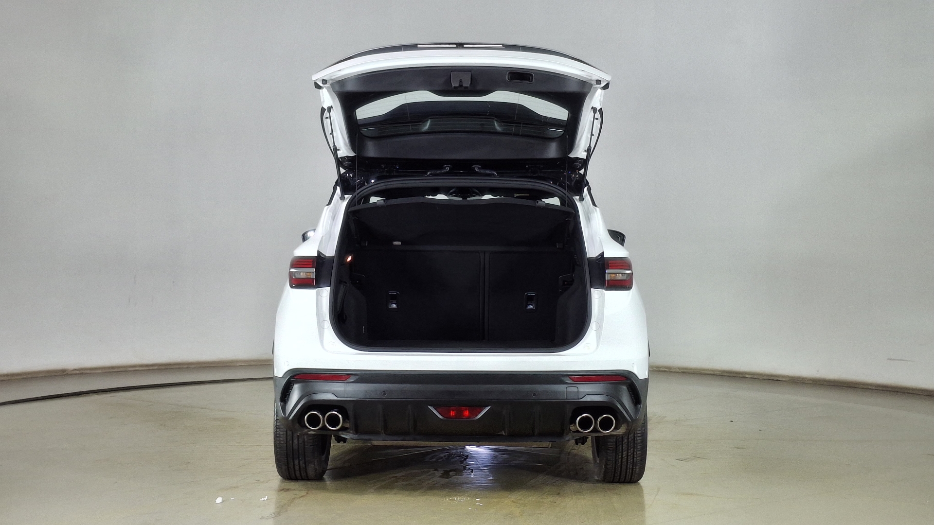 Geely Coolray — foto 6 de 17