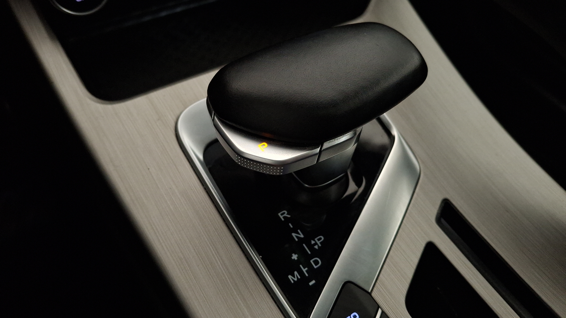 Geely Coolray — foto 11 de 17